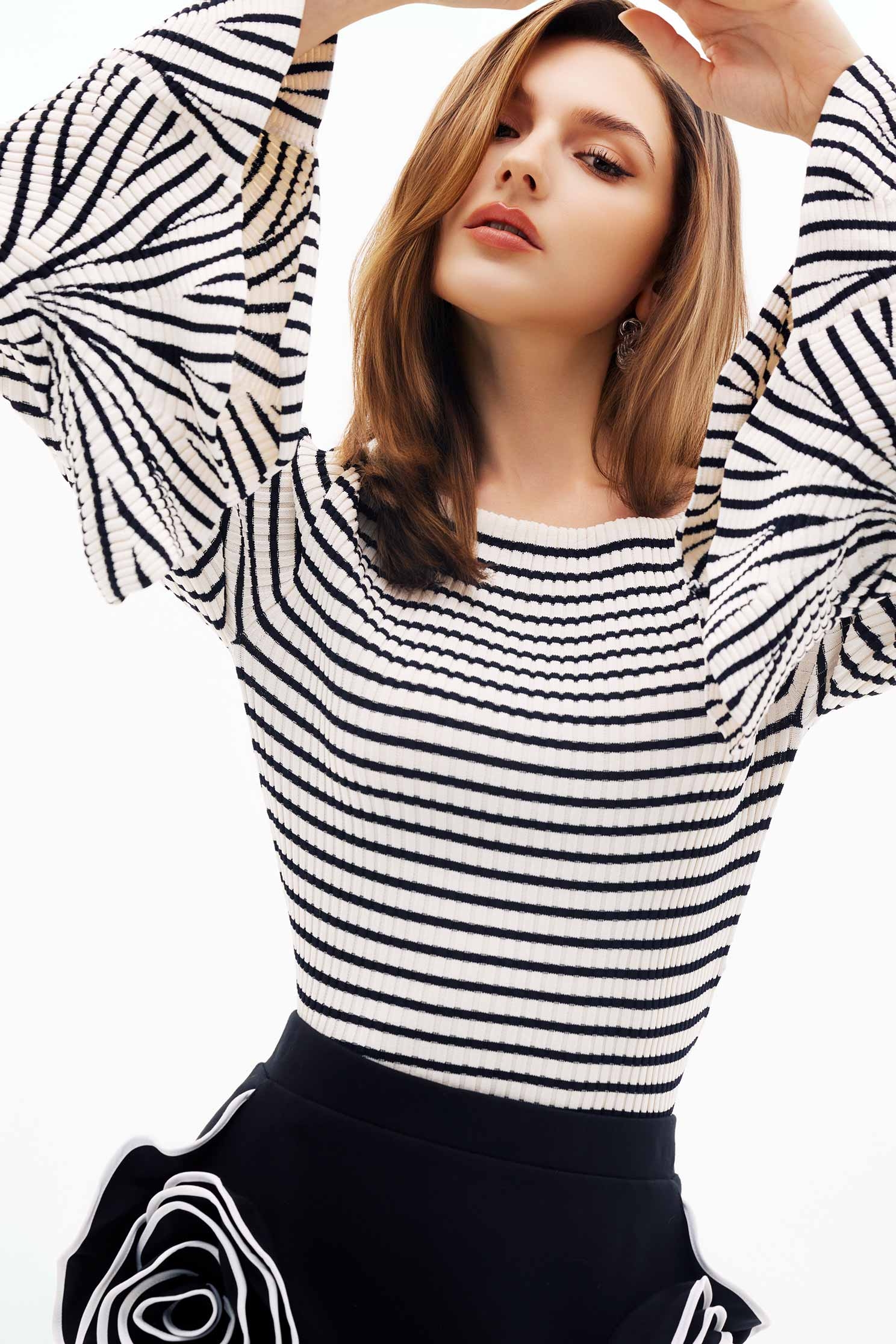 喇叭花瓣袖條紋針織上衣喇叭花瓣袖條紋針織上衣,上班OL穿搭,上衣,春夏穿搭,條紋,約會特輯,針織,針織上衣,針織衫