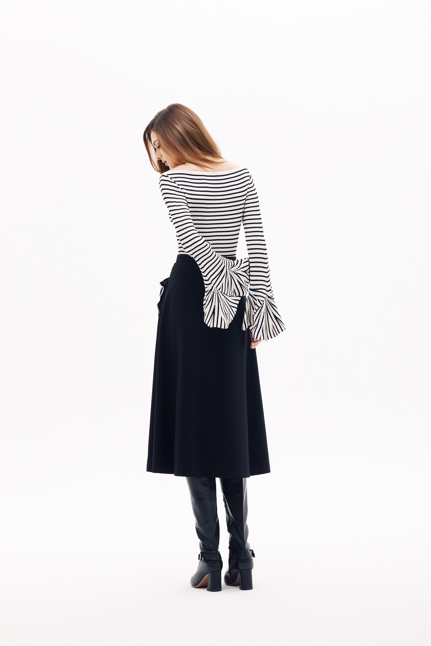 喇叭花瓣袖條紋針織上衣喇叭花瓣袖條紋針織上衣,上班OL穿搭,上衣,春夏穿搭,條紋,約會特輯,針織,針織上衣,針織衫