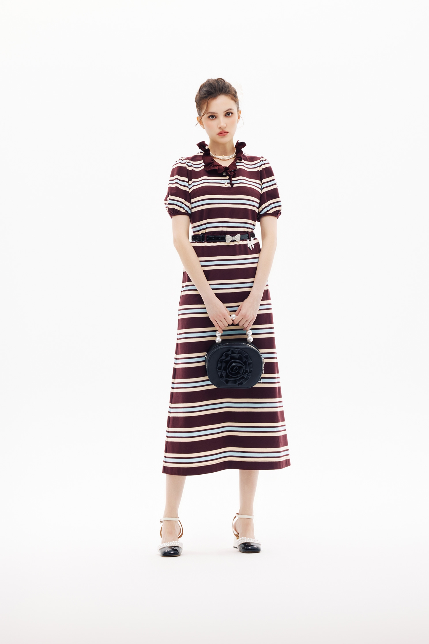 櫻桃巧克力色條紋上衣櫻桃巧克力色條紋上衣,上班OL穿搭,上衣,春夏穿搭,時髦成套搭配,條紋,約會特輯,荷葉,輕奢度假,輕奢渡假