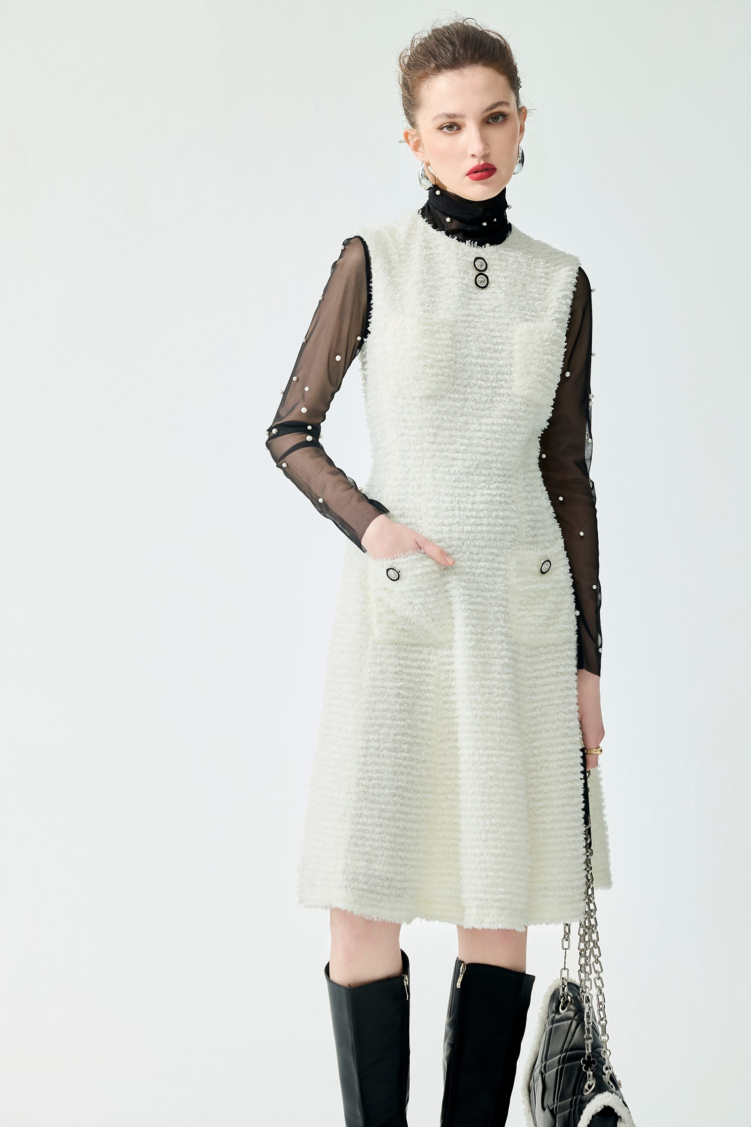 網布珍珠釘飾高領內搭網布珍珠釘飾高領內搭,上班OL穿搭,上衣,內搭上衣,春夏穿搭,派對特輯,珍珠,約會特輯,黑色上衣