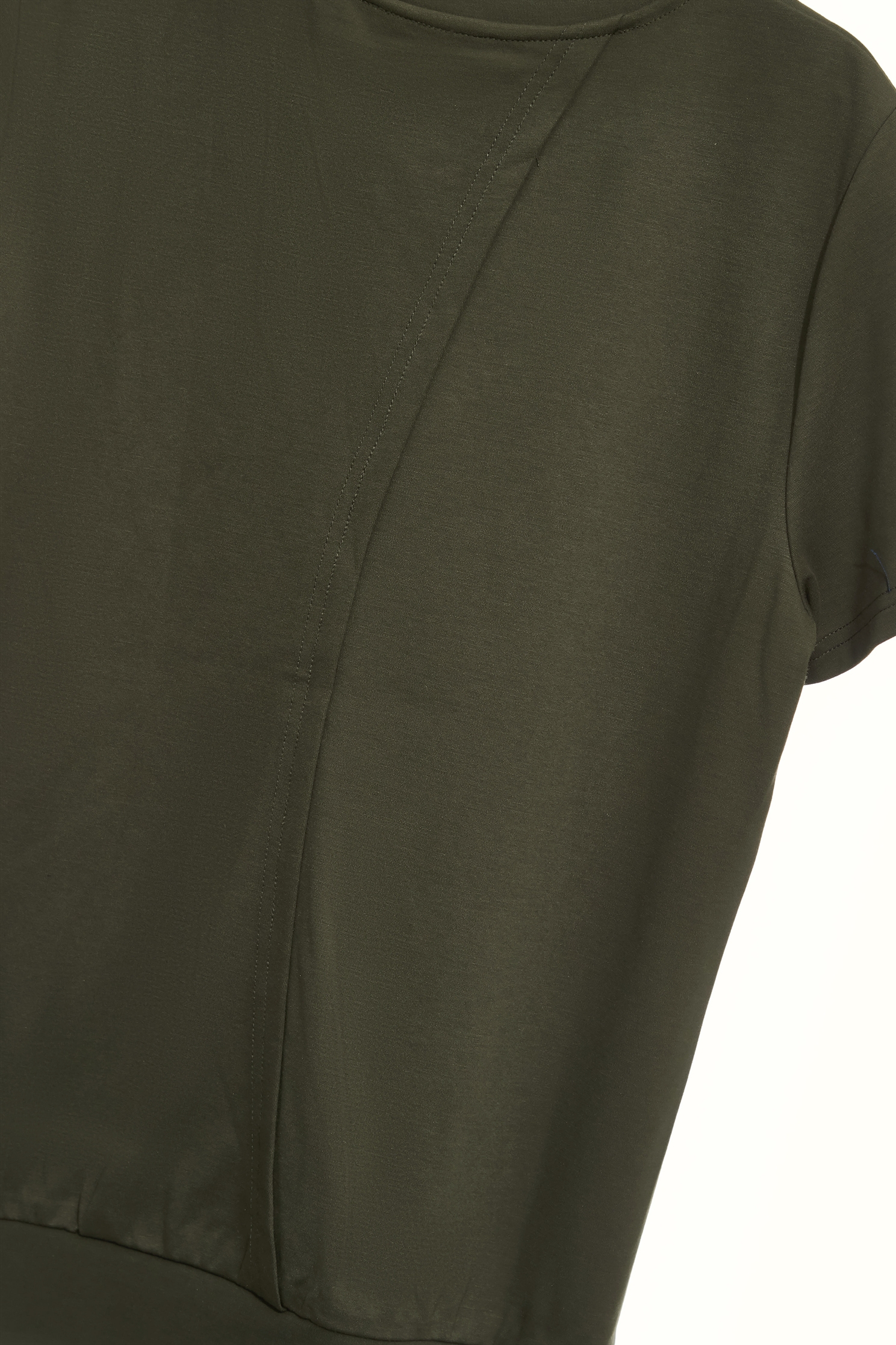 優雅單字刺繡上衣優雅單字刺繡上衣,T-Shirt,上衣,刺繡,春夏穿搭,簡約穿搭,繡花上衣,花花世界