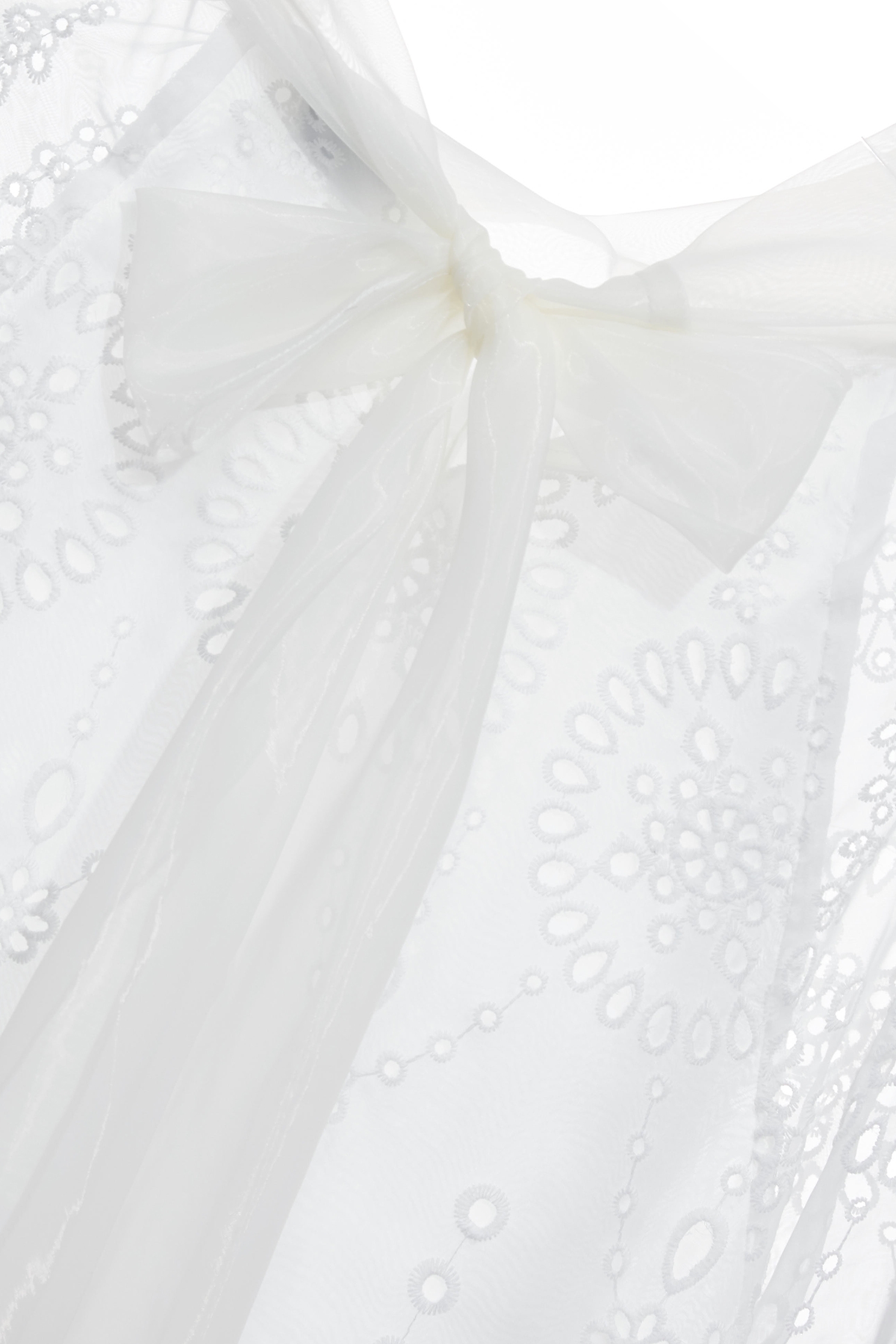 萬花筒簍空刺繡上衣萬花筒簍空刺繡上衣,上班OL穿搭,上衣,刺繡,春夏穿搭,繡花上衣,花花世界,蝴蝶結