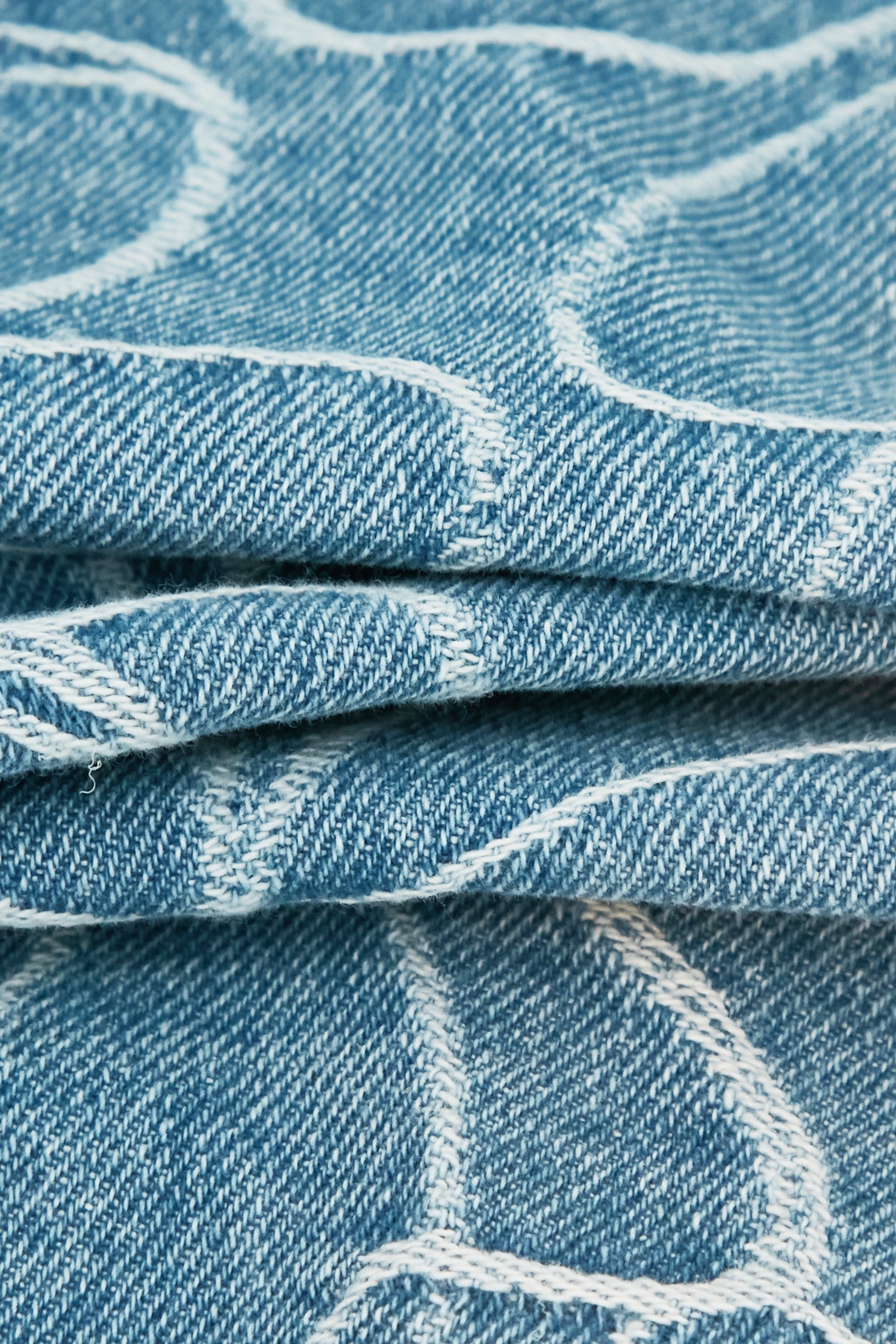 花朵刺繡牛仔外套花朵刺繡牛仔外套,丹寧,刺繡,外套,春夏穿搭,時髦成套搭配,牛仔,牛仔外套,珍珠,花花世界