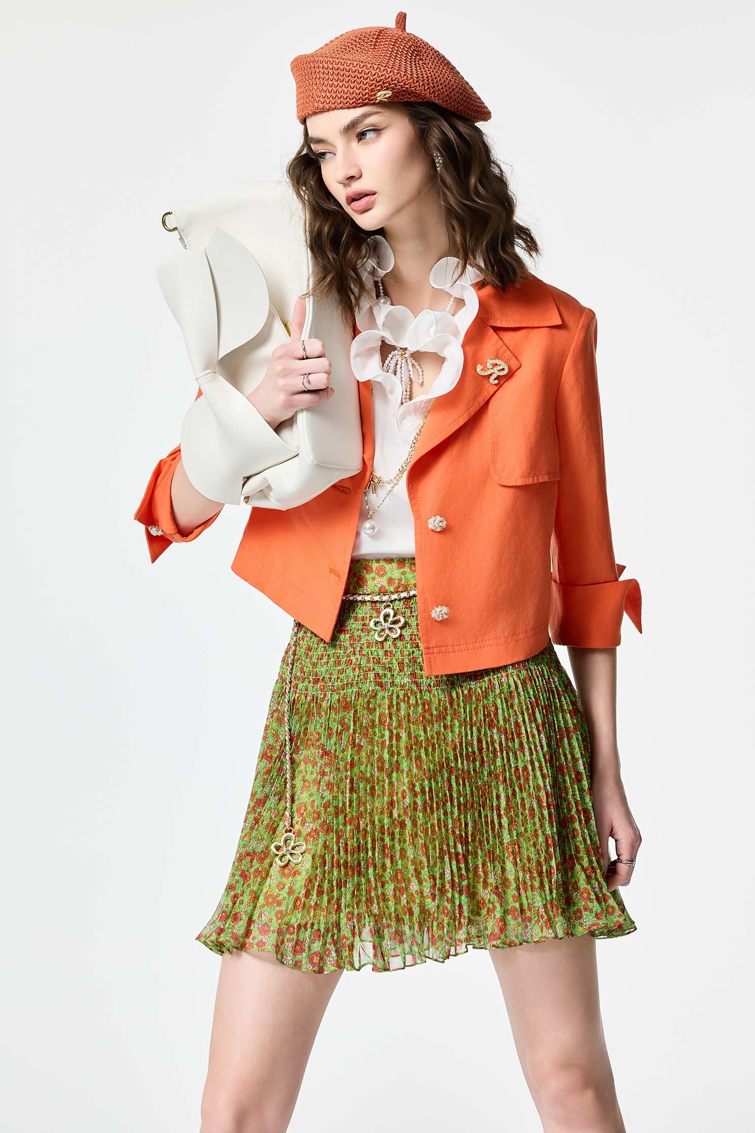 落日珊瑚色短版外套落日珊瑚色短版外套,外套,春夏穿搭,時髦成套搭配,珍珠,西裝外套