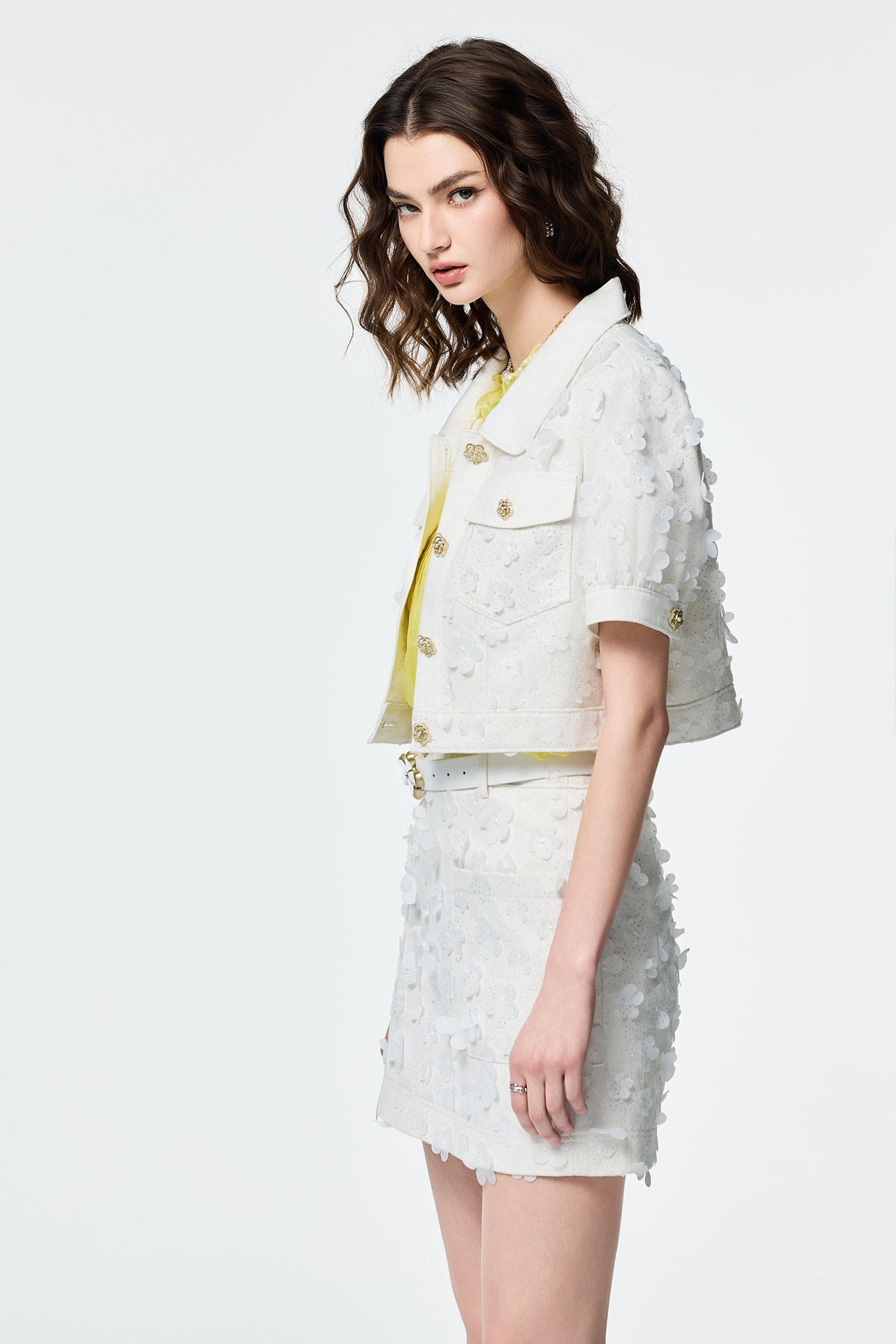 閃光花朵牛仔外套閃光花朵牛仔外套,一般外套,上班OL穿搭,人氣商品,刺繡,外套,春夏穿搭,時髦成套搭配,牛仔,牛仔外套,白色外套,約會特輯