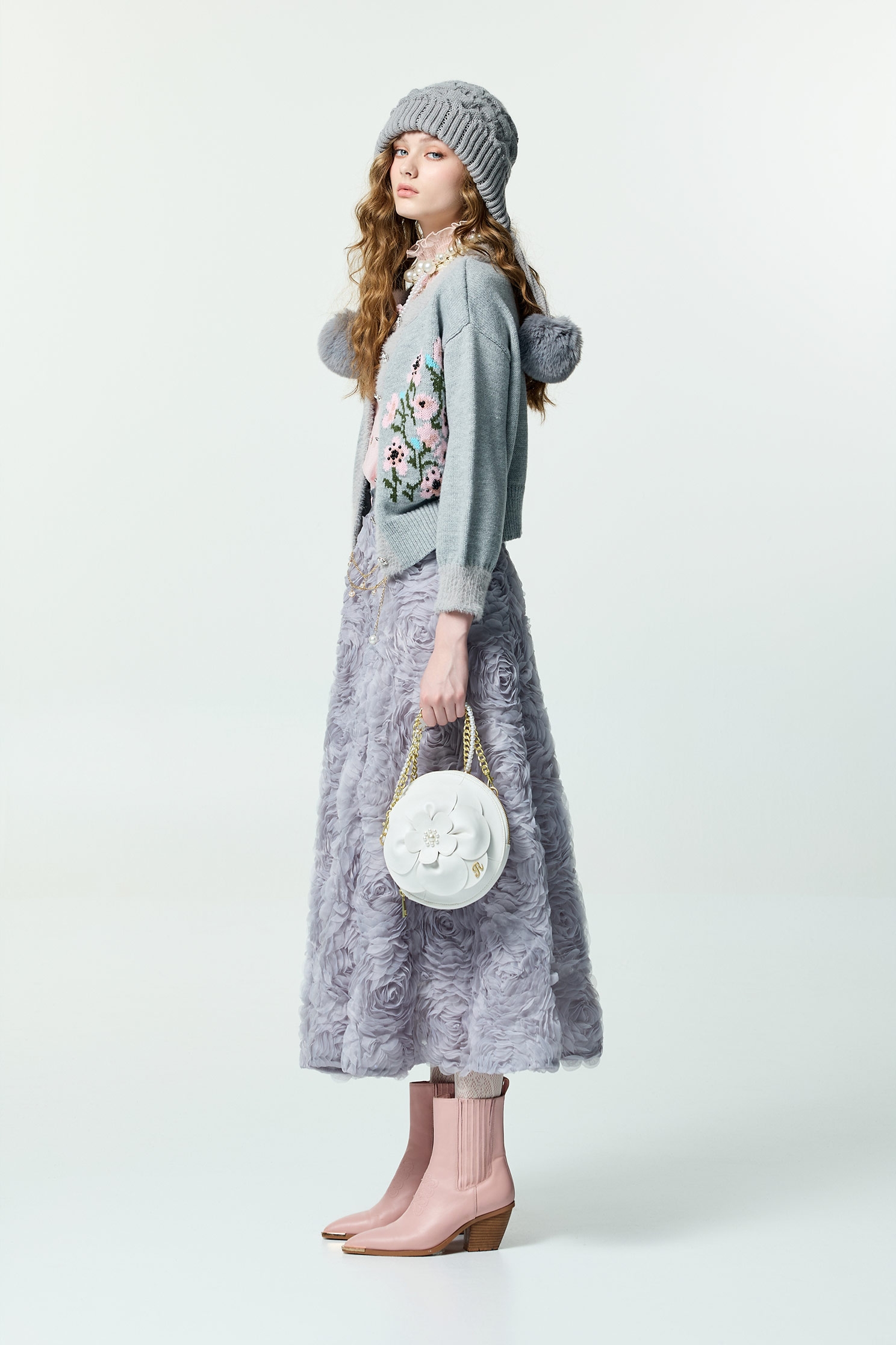 薄暮灰崁花卉開襟針織外套薄暮灰崁花卉開襟針織外套,上班OL穿搭,人氣商品,外套,秋冬穿搭,約會特輯,花花世界,針織,針織外套