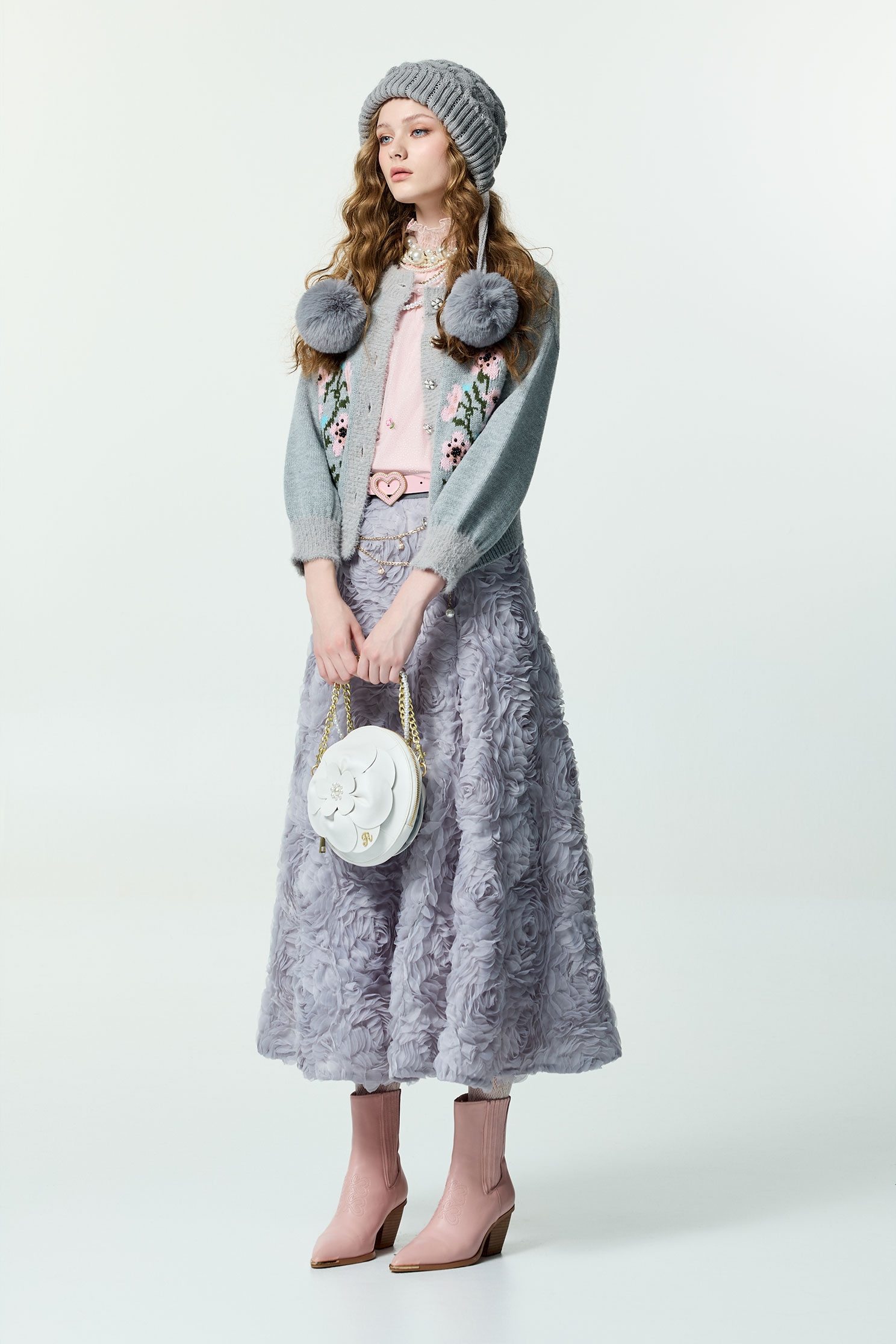 薄暮灰崁花卉開襟針織外套薄暮灰崁花卉開襟針織外套,上班OL穿搭,人氣商品,外套,秋冬穿搭,約會特輯,花花世界,針織,針織外套