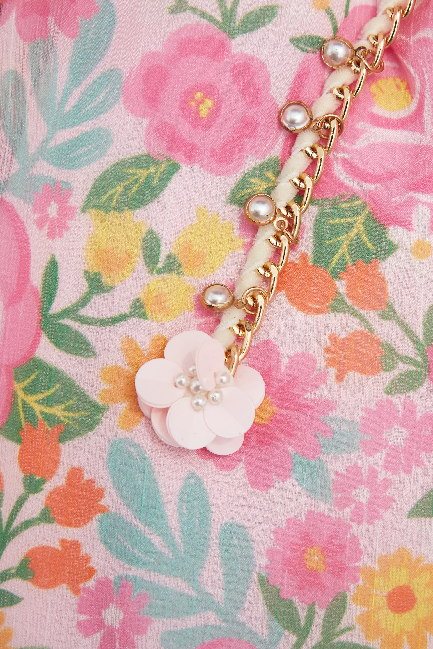 飄逸粉花漫境印花長裙飄逸粉花漫境印花長裙,春夏穿搭,時髦成套搭配,約會特輯,花花世界,荷葉,長裙,雪紡,雪紡裙