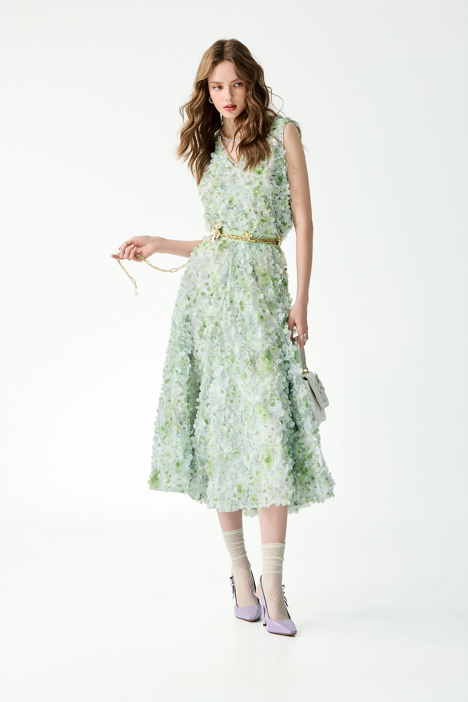 果凍薄荷色刺繡花瓣上衣果凍薄荷色刺繡花瓣上衣,上衣,刺繡,春夏穿搭,網紗,繡花,長裙