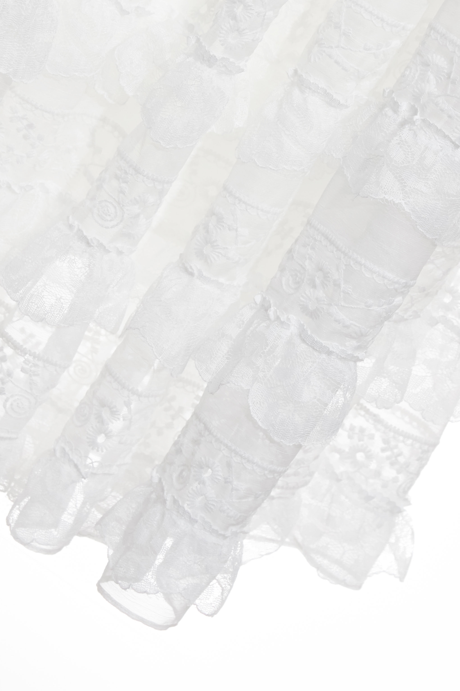 壓車花朵造型雪紡長裙壓車花朵造型雪紡長裙,春夏穿搭,白色裙子,約會特輯,網裙,長裙,雪紡,雪紡長裙