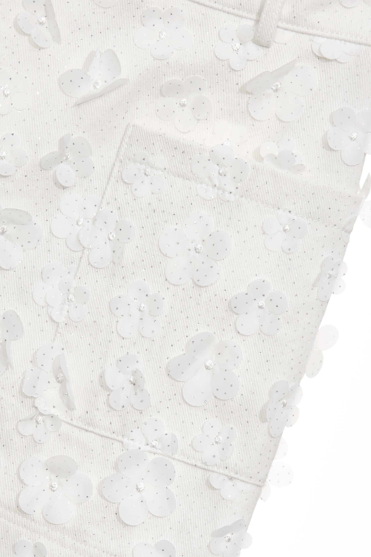 閃光花朵牛仔裙閃光花朵牛仔裙,上班OL穿搭,刺繡,春夏穿搭,時髦成套搭配,牛仔,牛仔短裙,牛仔裙,白色裙子,短裙,約會特輯