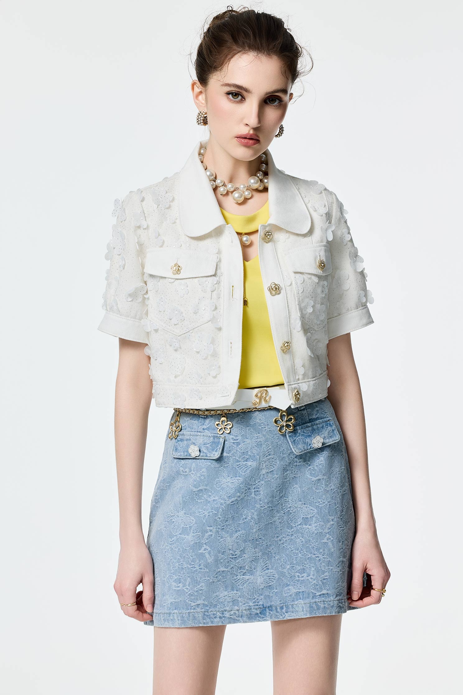 蝴蝶圖騰褆花牛仔裙蝴蝶圖騰褆花牛仔裙,丹寧,春夏穿搭,牛仔,牛仔短裙,牛仔裙,短裙,約會特輯,繡花,花花世界