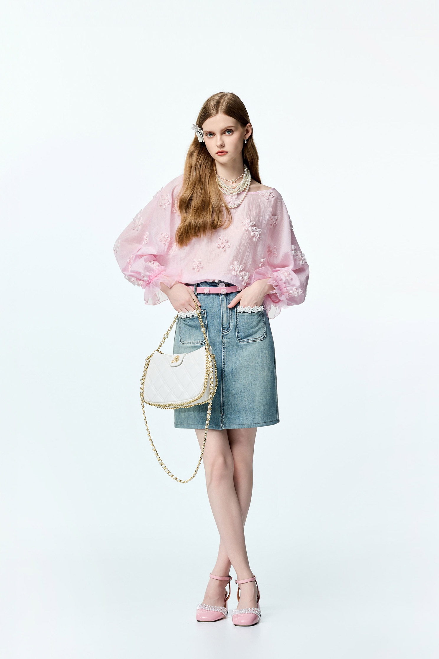 綴珠花邊牛仔中長裙綴珠花邊牛仔中長裙,上班OL穿搭,丹寧,牛仔,牛仔裙,秋冬穿搭,約會特輯,花花世界,蕾絲,蕾絲裙,輕奢度假,輕奢渡假,長裙