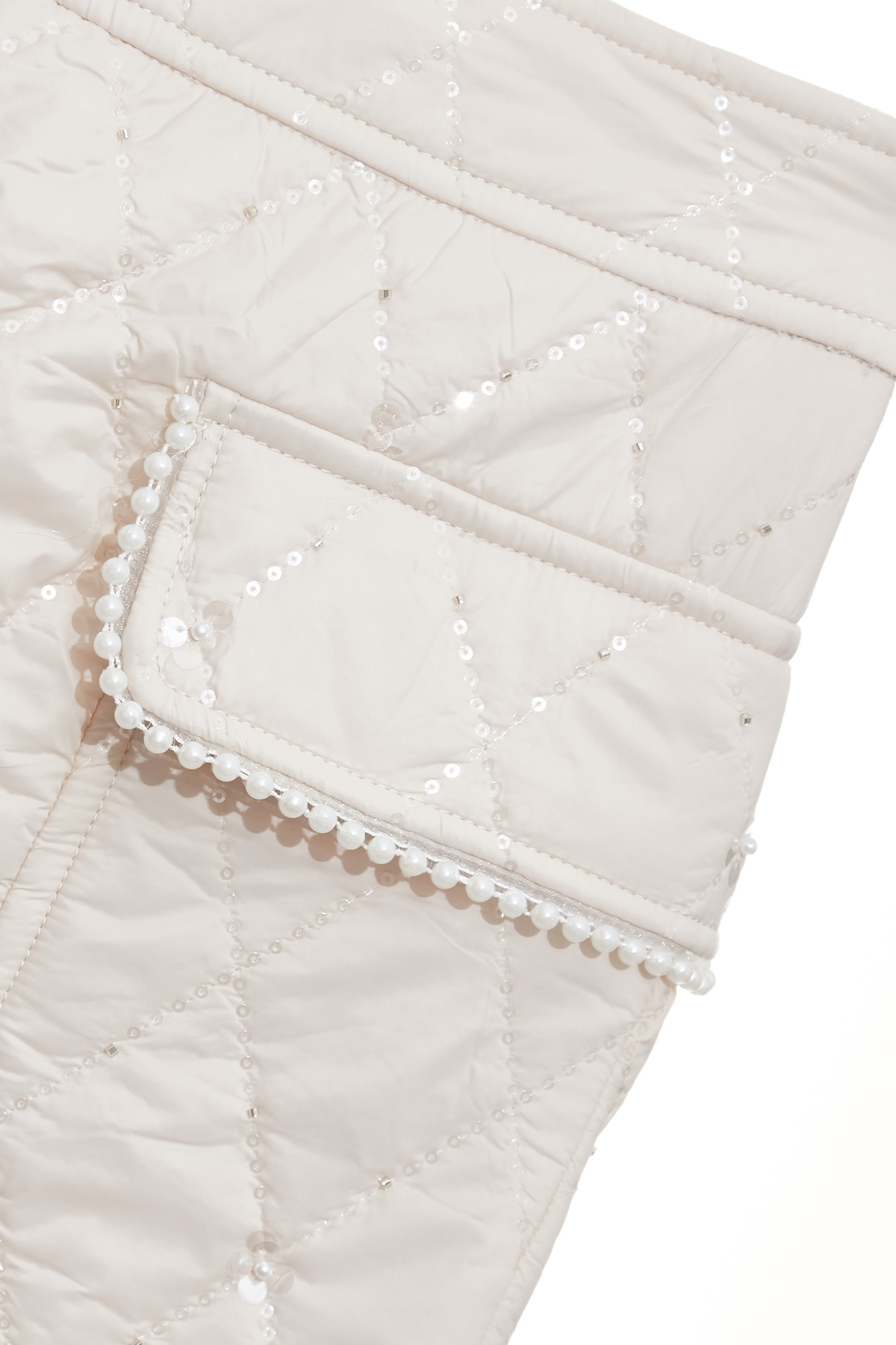 自帶光澤鋪棉短裙自帶光澤鋪棉短裙,時髦成套搭配,格紋,珍珠,短裙,秋冬穿搭,約會特輯