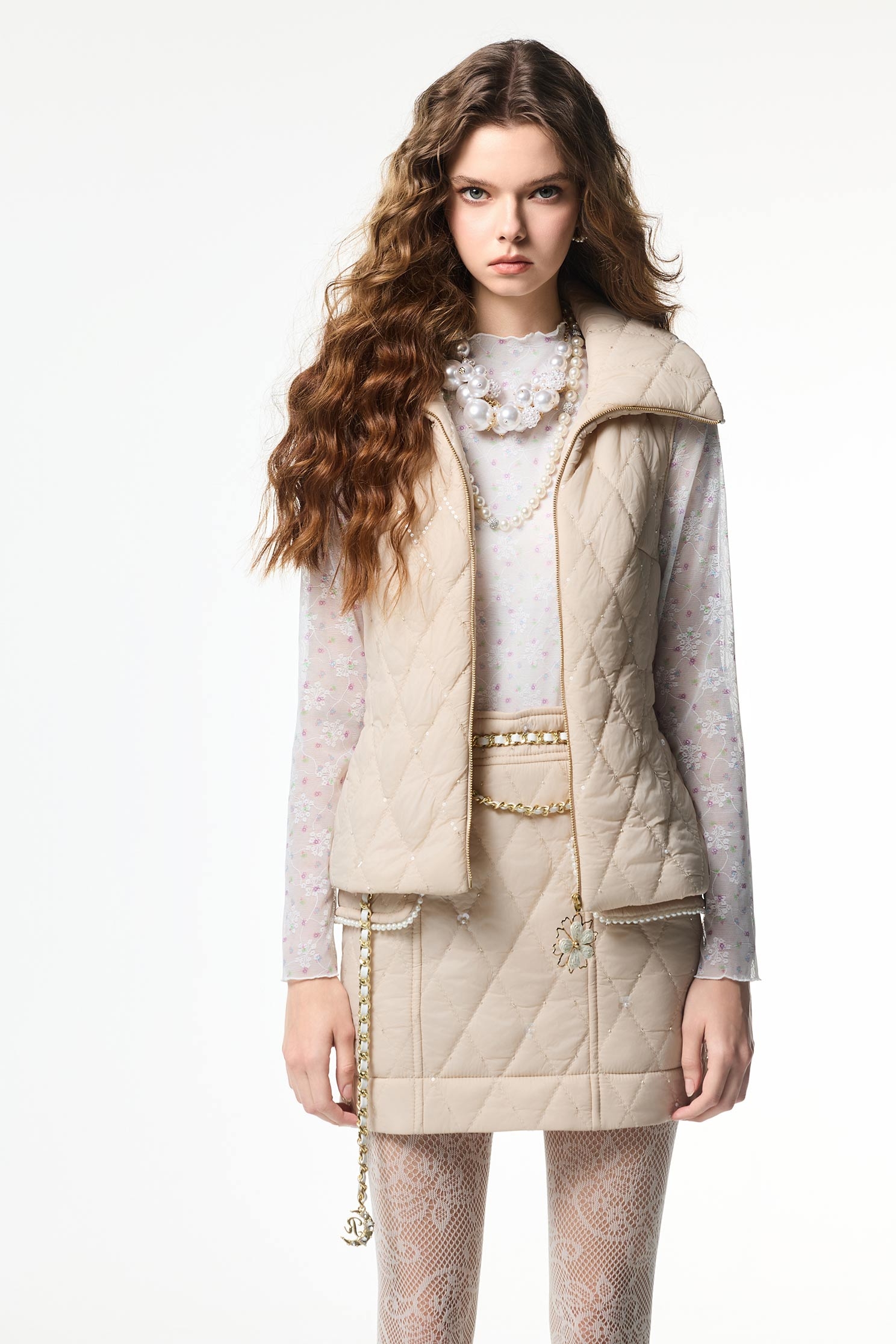 自帶光澤鋪棉短裙自帶光澤鋪棉短裙,時髦成套搭配,格紋,珍珠,短裙,秋冬穿搭,約會特輯