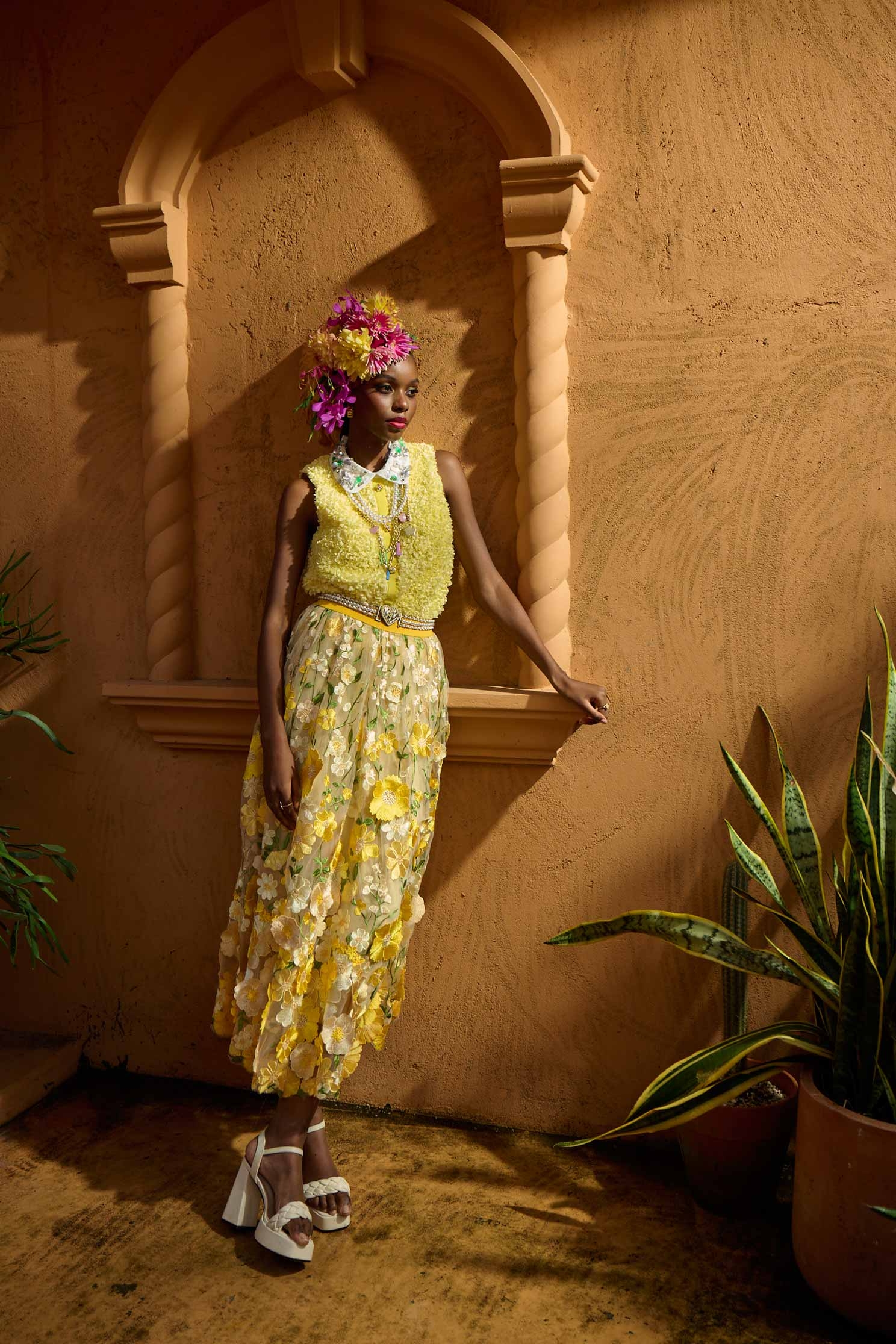 金菊亮黃色刺繡長裙金菊亮黃色刺繡長裙,刺繡,春夏穿搭,網裙,花花世界