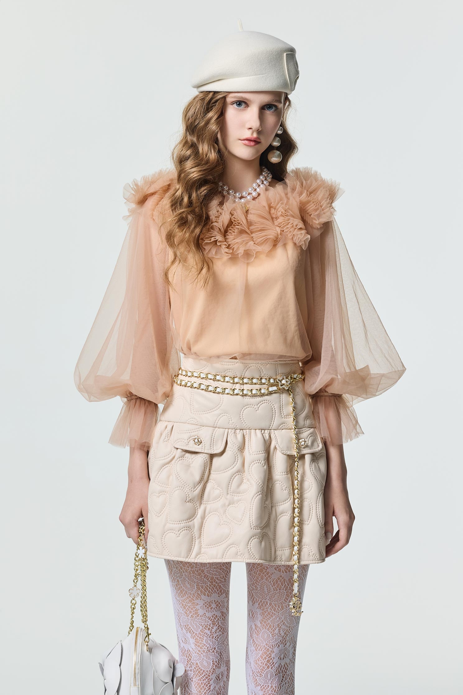 愛心圖騰絎縫仿皮短裙愛心圖騰絎縫仿皮短裙,春夏穿搭,時髦成套搭配,短裙,約會特輯