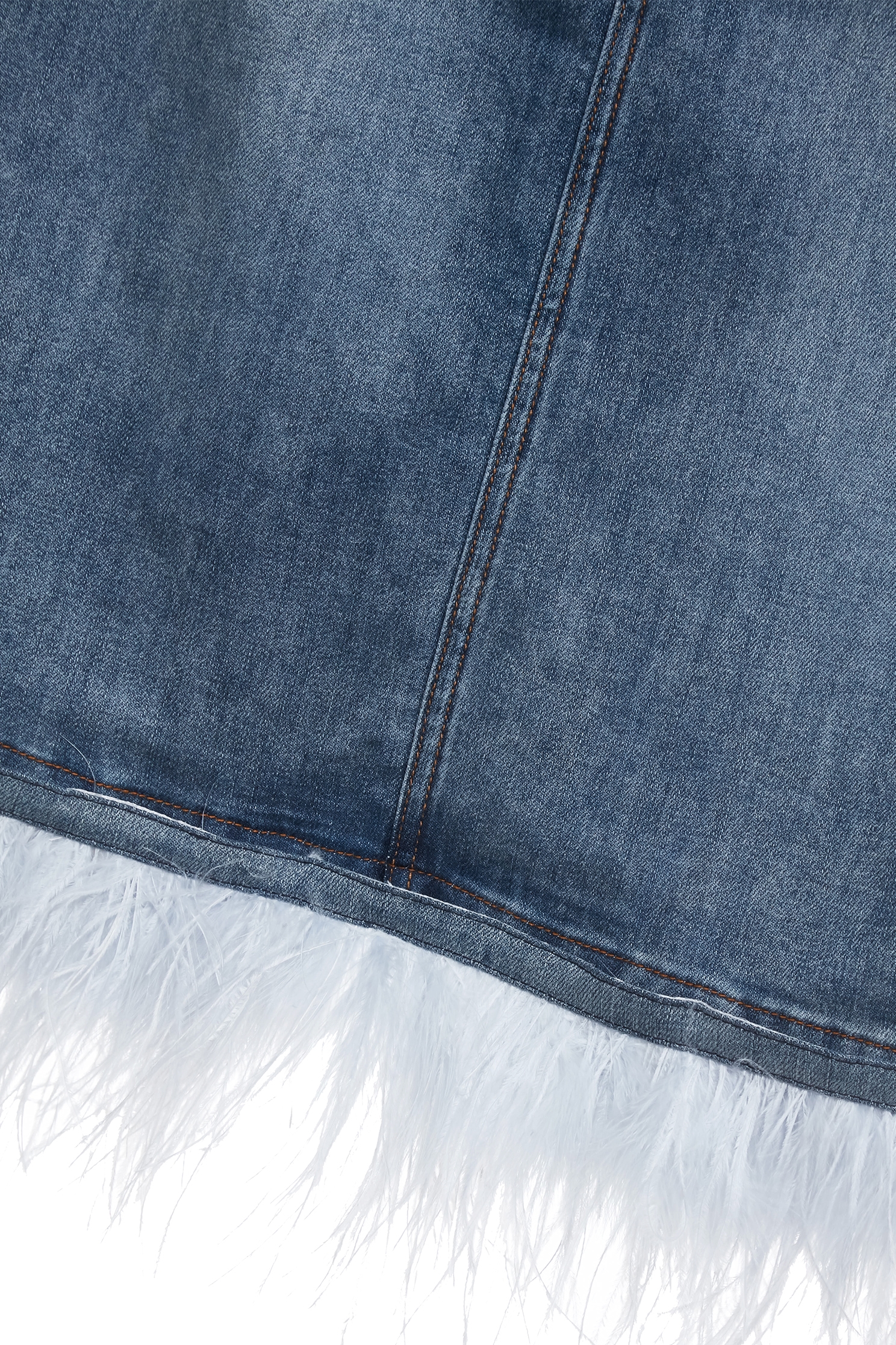 綴羽毛裝飾牛仔中長裙綴羽毛裝飾牛仔中長裙,丹寧,春夏穿搭,派對特輯,牛仔,牛仔裙,約會特輯,長裙