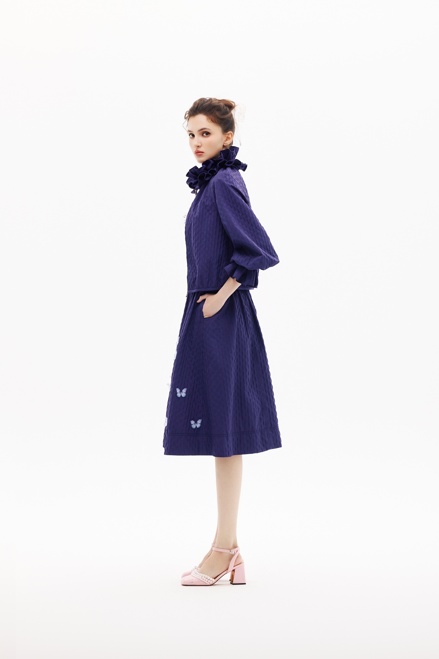 藍紫色立體褶皺中長裙藍紫色立體褶皺中長裙,小香風,春夏穿搭,時髦成套搭配,約會特輯,長裙