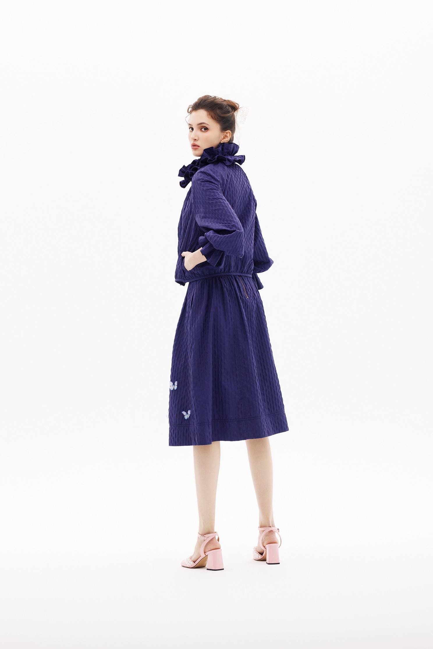 藍紫色立體褶皺中長裙藍紫色立體褶皺中長裙,小香風,春夏穿搭,時髦成套搭配,約會特輯,長裙