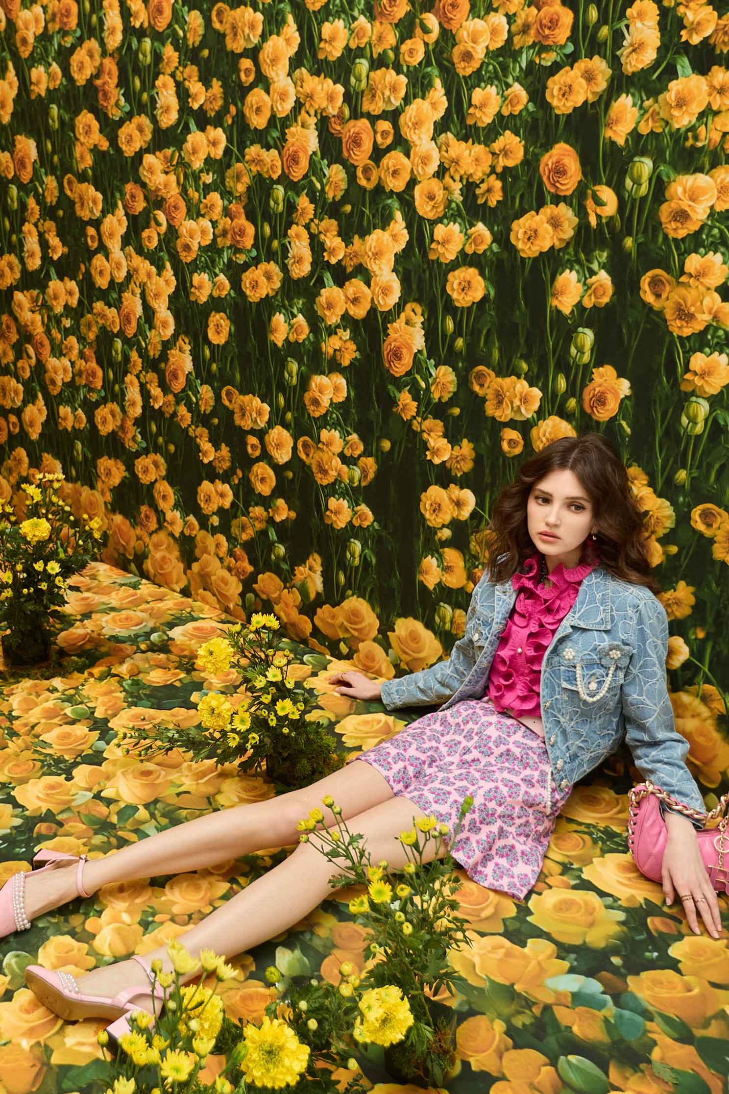 玫瑰愛心印花短褲玫瑰愛心印花短褲,V領上衣,上衣,人氣商品,春夏穿搭,時髦成套搭配,短褲,花花世界,荷葉,褲裙,雪紡