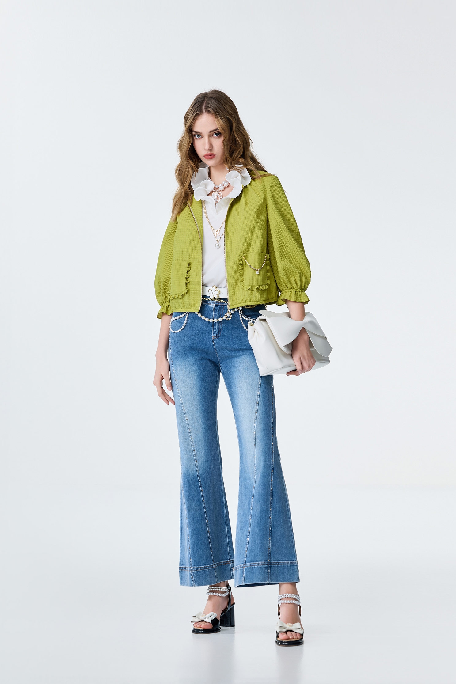 不規則閃亮造型牛仔寬褲不規則閃亮造型牛仔寬褲,丹寧,喇叭褲,寬褲,春夏穿搭,牛仔,珍珠,約會特輯,褲子