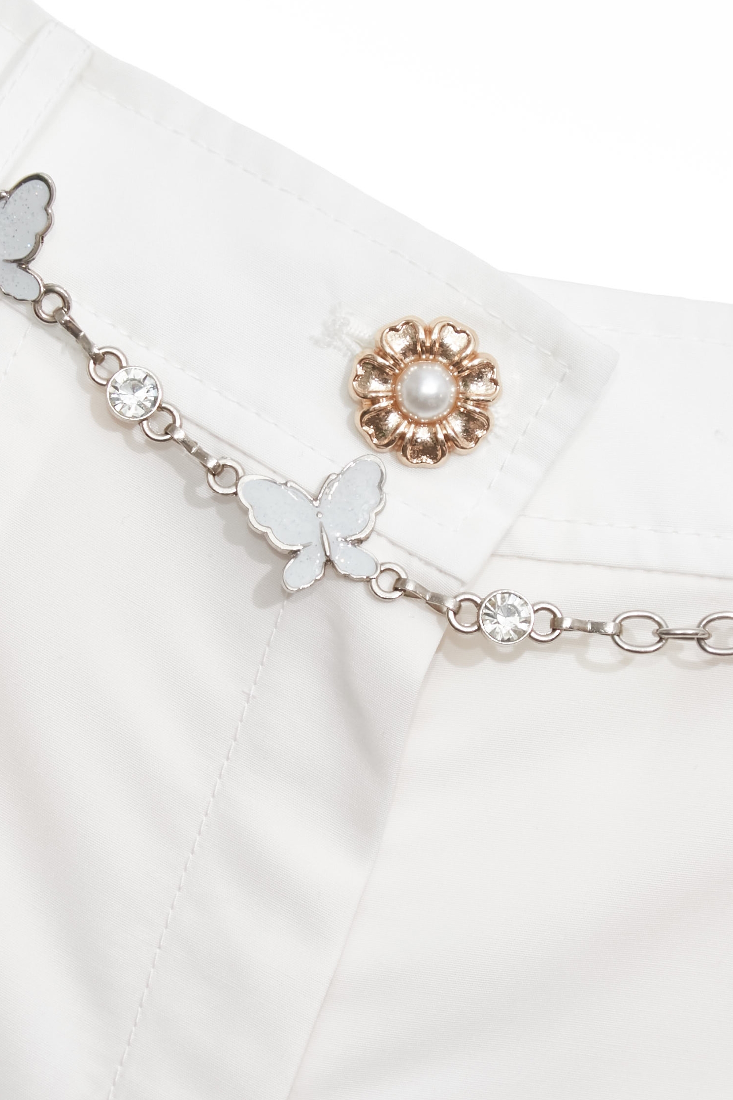 光學白自帶蝴蝶腰鍊寬褲光學白自帶蝴蝶腰鍊寬褲,上班OL穿搭,寬褲,春夏穿搭,白色褲子,荷葉,褲子