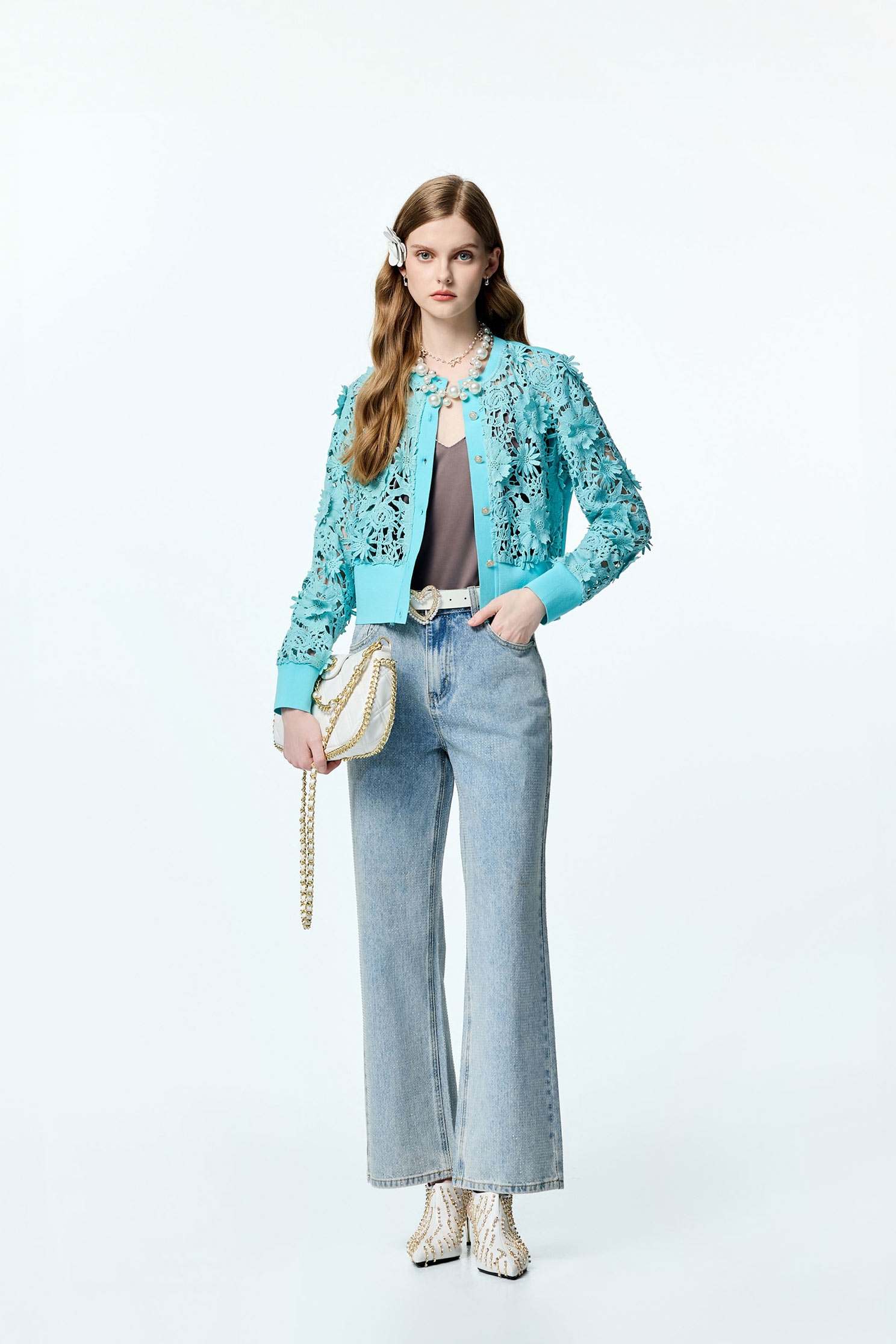 帶銀色閃光感牛仔寬褲帶銀色閃光感牛仔寬褲,上班OL穿搭,丹寧,寬褲,牛仔,牛仔褲,秋冬穿搭,約會特輯,褲子,輕奢度假,輕奢渡假