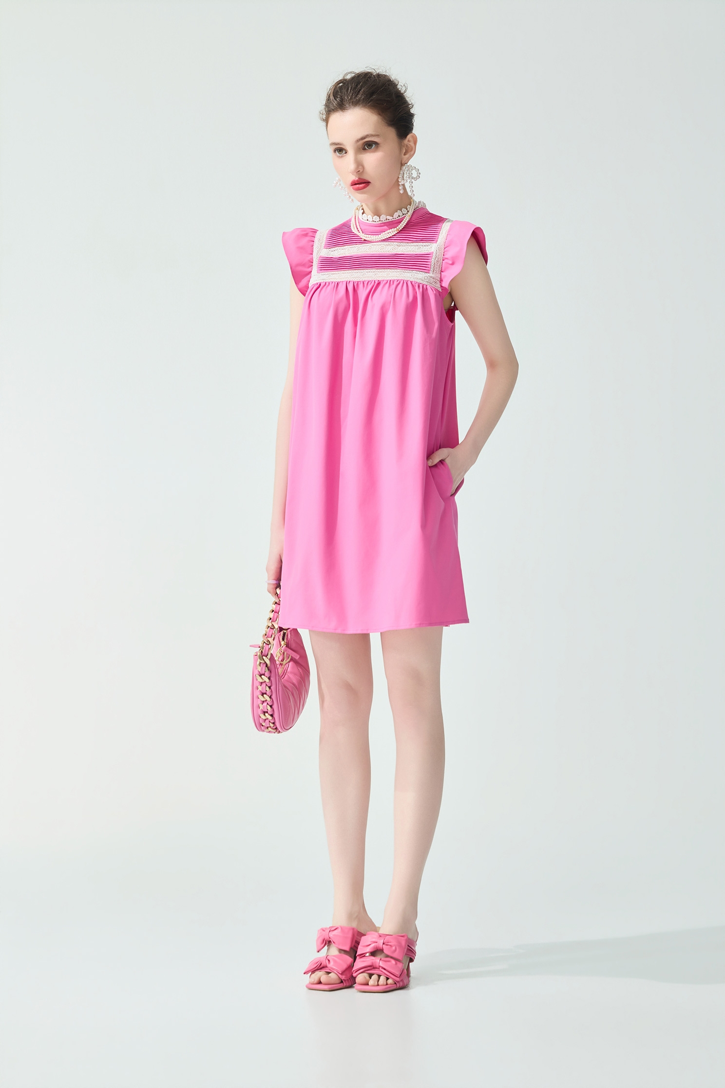 閃粉色綴蕾絲公主短洋裝閃粉色綴蕾絲公主短洋裝,一般洋裝,小禮服,春夏穿搭,洋裝特輯,荷葉,蕾絲,蕾絲洋裝