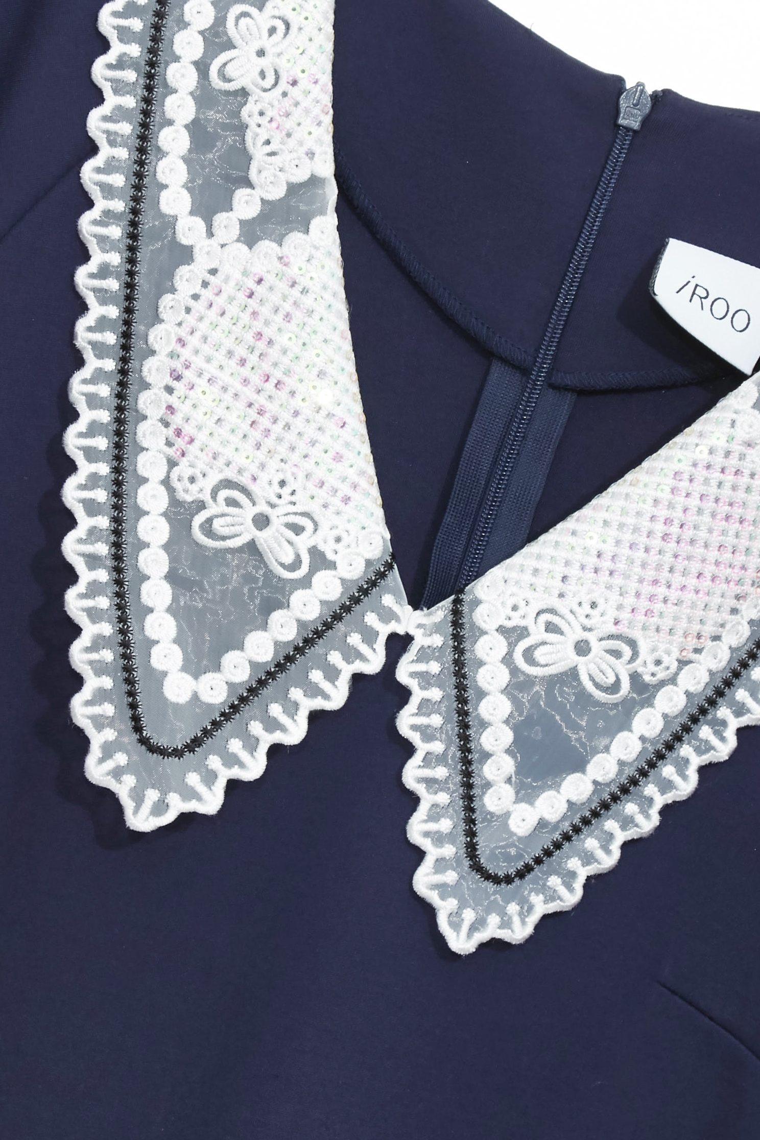 海洋洞穴色直筒洋裝海洋洞穴色直筒洋裝,V領洋裝,刺繡,春夏穿搭,洋裝特輯,約會特輯