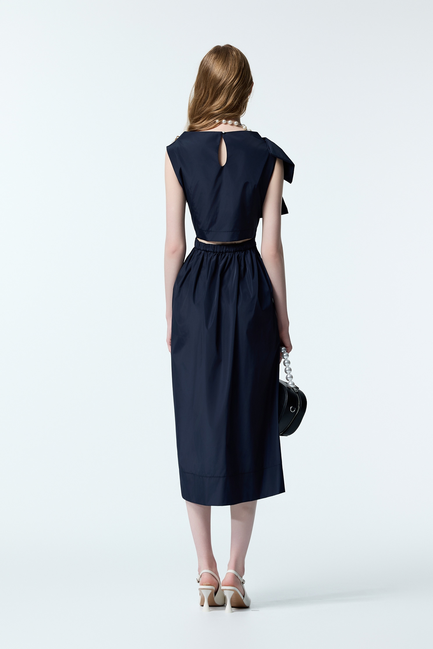 光澤感蝴蝶結禮服式洋裝光澤感蝴蝶結禮服式洋裝,一般洋裝,人氣商品,小禮服,洋裝特輯,禮服,秋冬穿搭,蝴蝶結