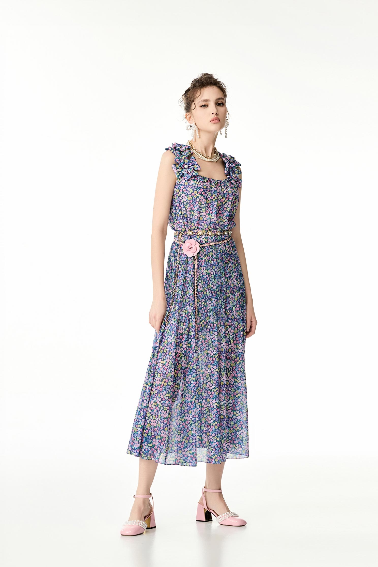 童話花園印花洋裝童話花園印花洋裝,人氣商品,印花洋裝,小禮服,小香風,春夏穿搭,洋裝特輯,無袖洋裝,珍珠,短袖洋裝,花花世界,輕奢度假,輕奢渡假,雪紡,雪紡洋裝