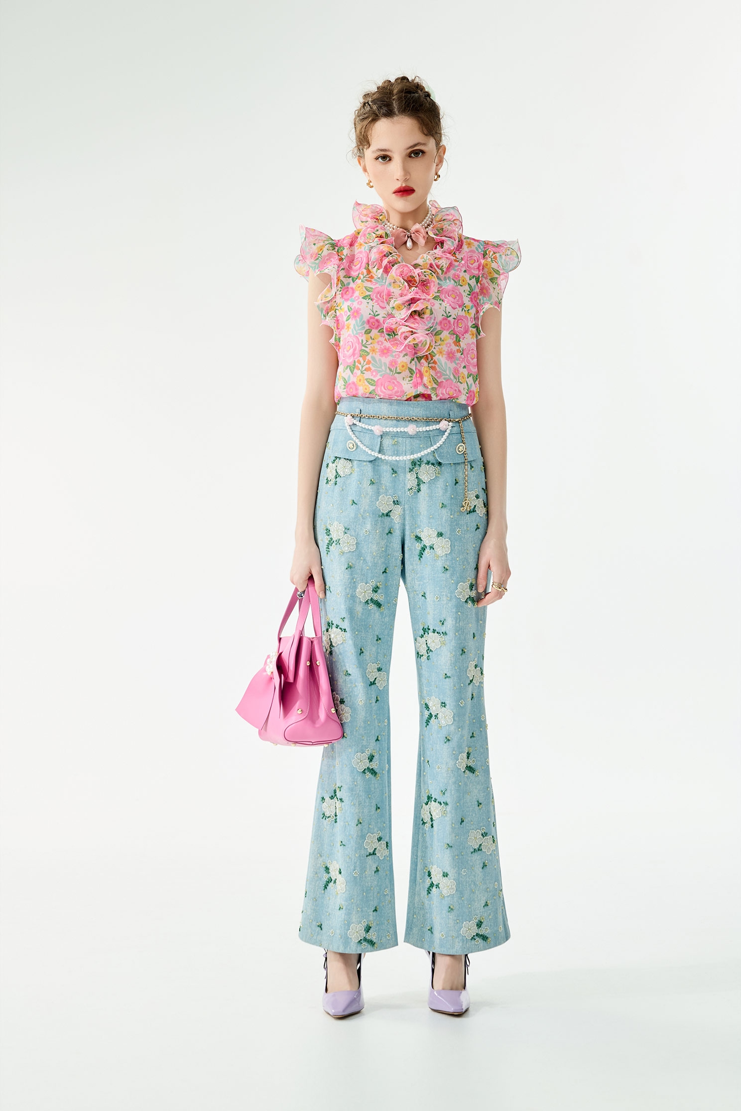 飄逸粉花漫境印花上衣飄逸粉花漫境印花上衣,V領上衣,一般背心,一般背心馬甲,上衣,春夏穿搭,時髦成套搭配,約會特輯,花花世界,荷葉,雪紡