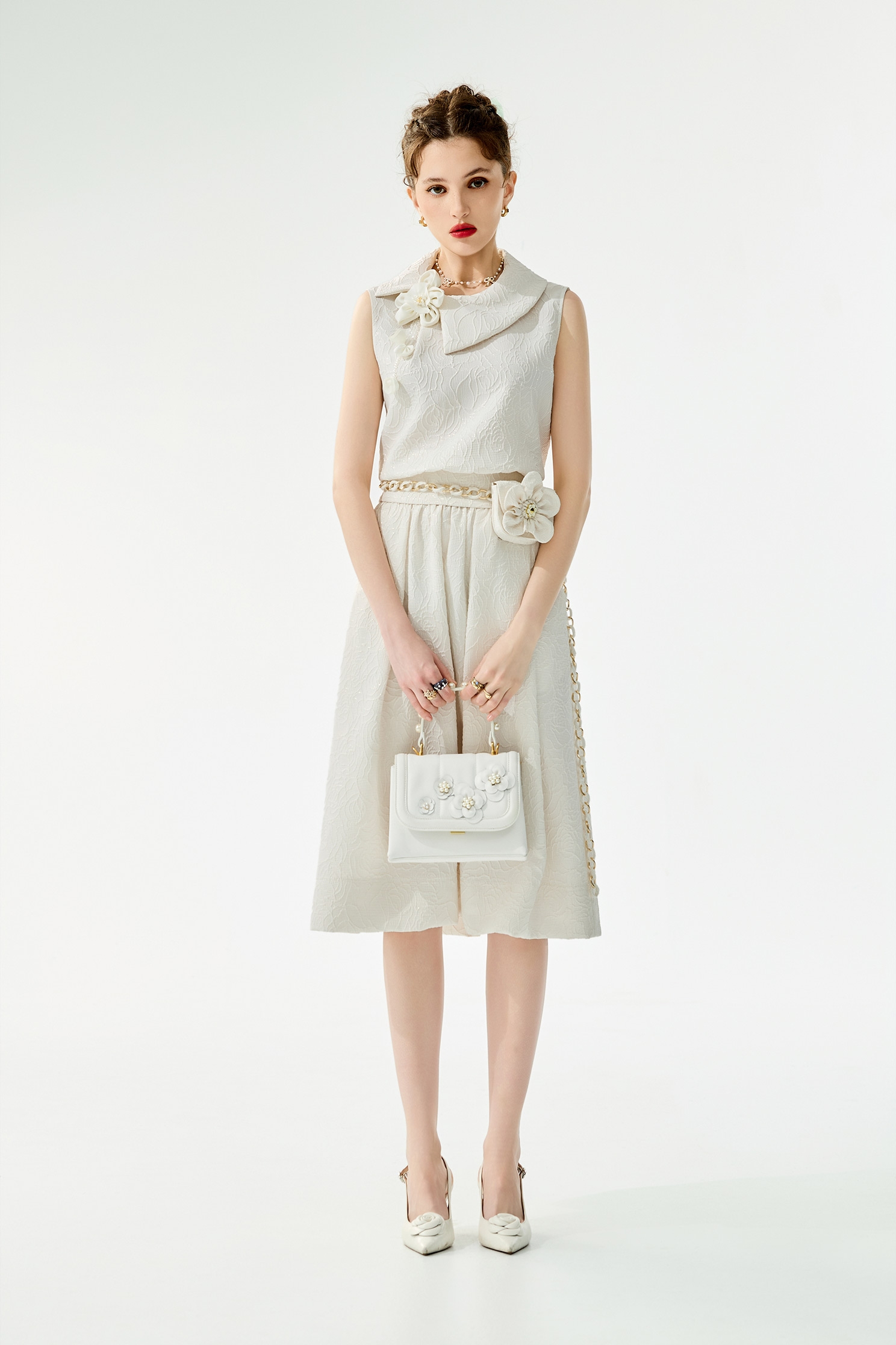 閃光澤立體玫瑰壓紋上衣閃光澤立體玫瑰壓紋上衣,一般背心,一般背心馬甲,上衣,刺繡,春夏穿搭,時髦成套搭配,無袖背心,約會特輯,背心,花花世界,輕奢度假,輕奢渡假