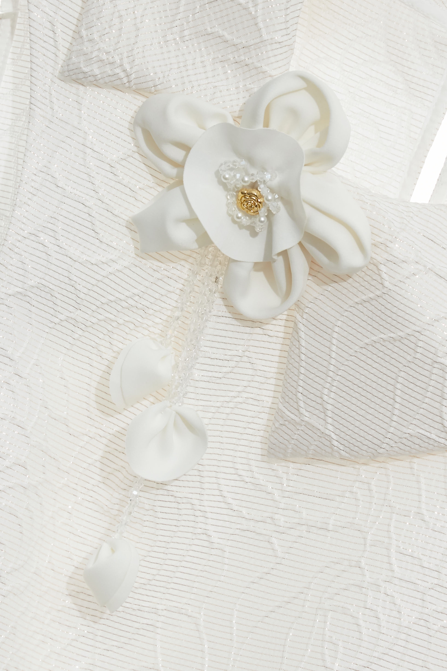 閃光澤立體玫瑰壓紋上衣閃光澤立體玫瑰壓紋上衣,一般背心,一般背心馬甲,上衣,刺繡,春夏穿搭,時髦成套搭配,無袖背心,約會特輯,背心,花花世界,輕奢度假,輕奢渡假