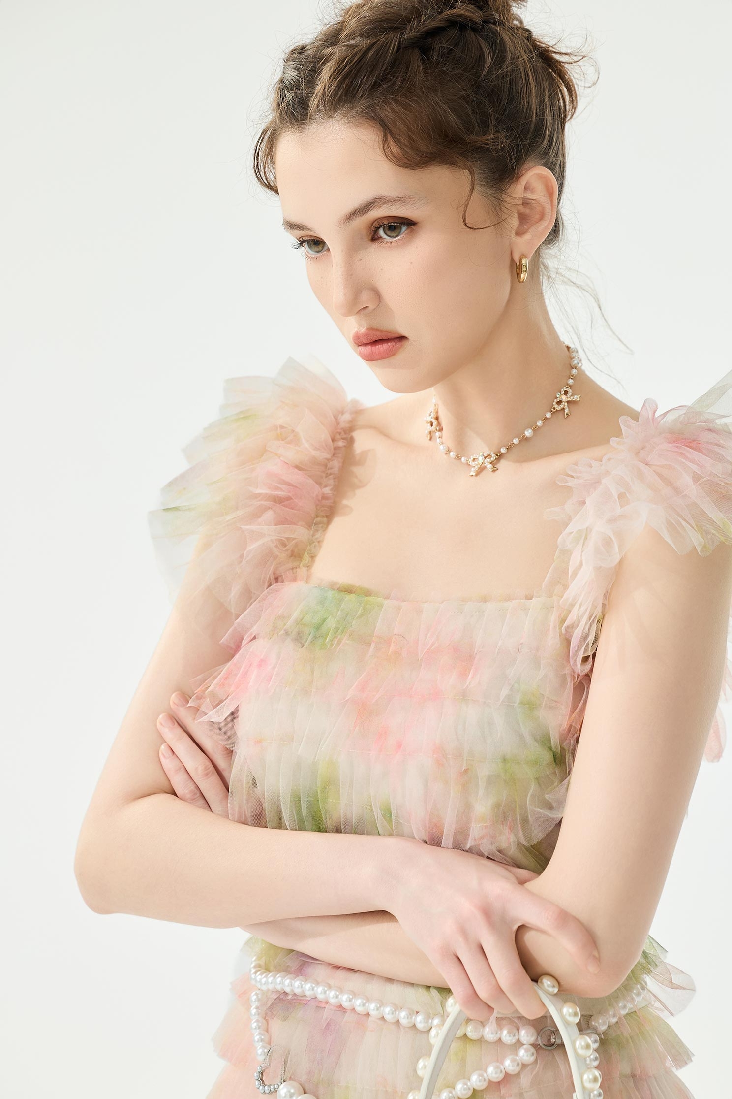 粉霧色漸層粉彩上衣粉霧色漸層粉彩上衣,一般背心,一般背心馬甲,上衣,春夏穿搭,時髦成套搭配,約會特輯,網紗,背心,荷葉,輕奢度假,輕奢渡假