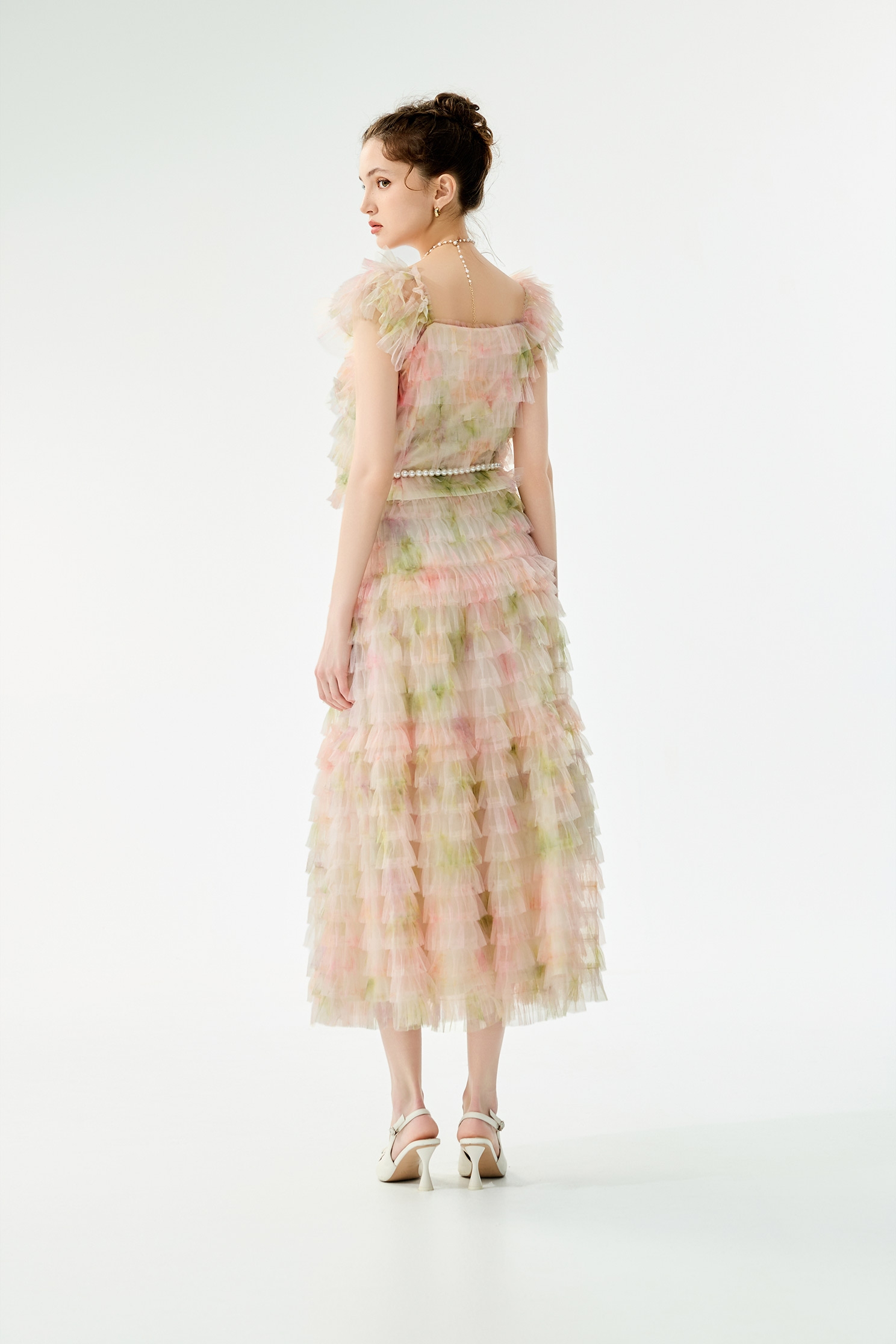 粉霧色漸層粉彩上衣粉霧色漸層粉彩上衣,一般背心,一般背心馬甲,上衣,春夏穿搭,時髦成套搭配,約會特輯,網紗,背心,荷葉,輕奢度假,輕奢渡假