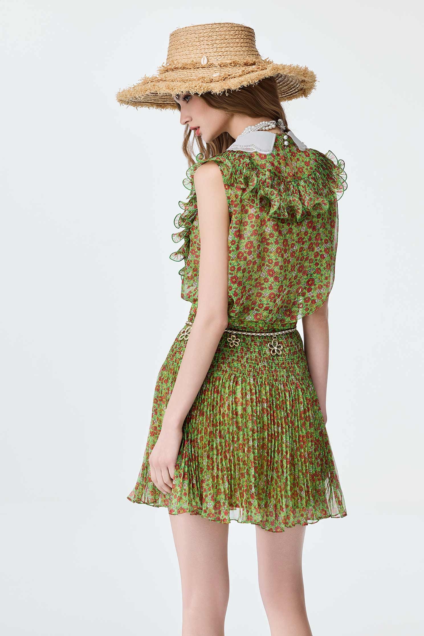 童話花園雪紡印花上衣童話花園雪紡印花上衣,V領上衣,一般背心,一般背心馬甲,上衣,春夏穿搭,時髦成套搭配,無袖上衣,珍珠,約會特輯,花花世界,荷葉,輕奢度假,輕奢渡假,雪紡,雪紡上衣