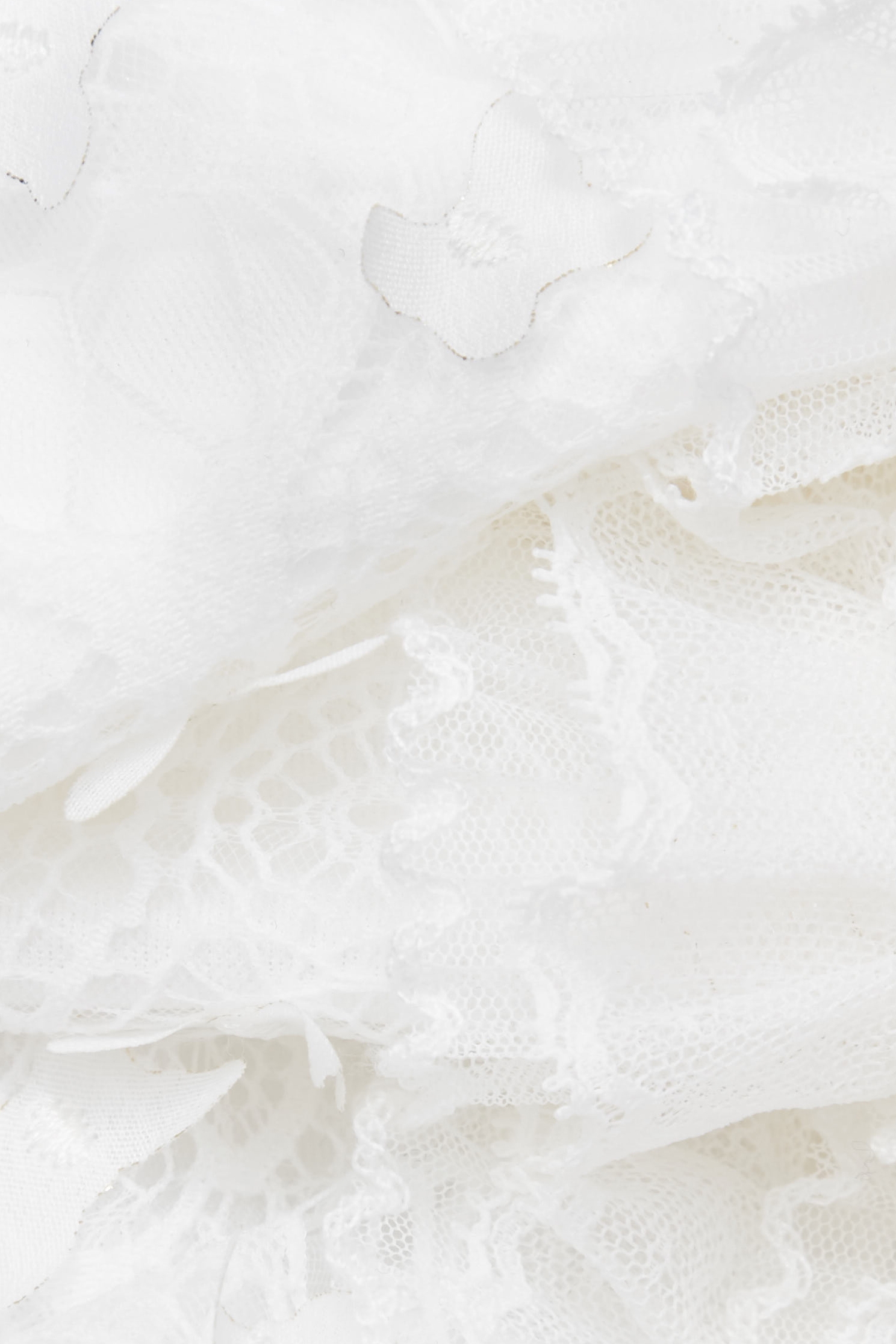 金邊蝴蝶刺繡上衣金邊蝴蝶刺繡上衣,一般背心,一般背心馬甲,上班OL穿搭,上衣,刺繡,春夏穿搭,無袖上衣,無袖背心,繡花上衣,背心,荷葉,蕾絲