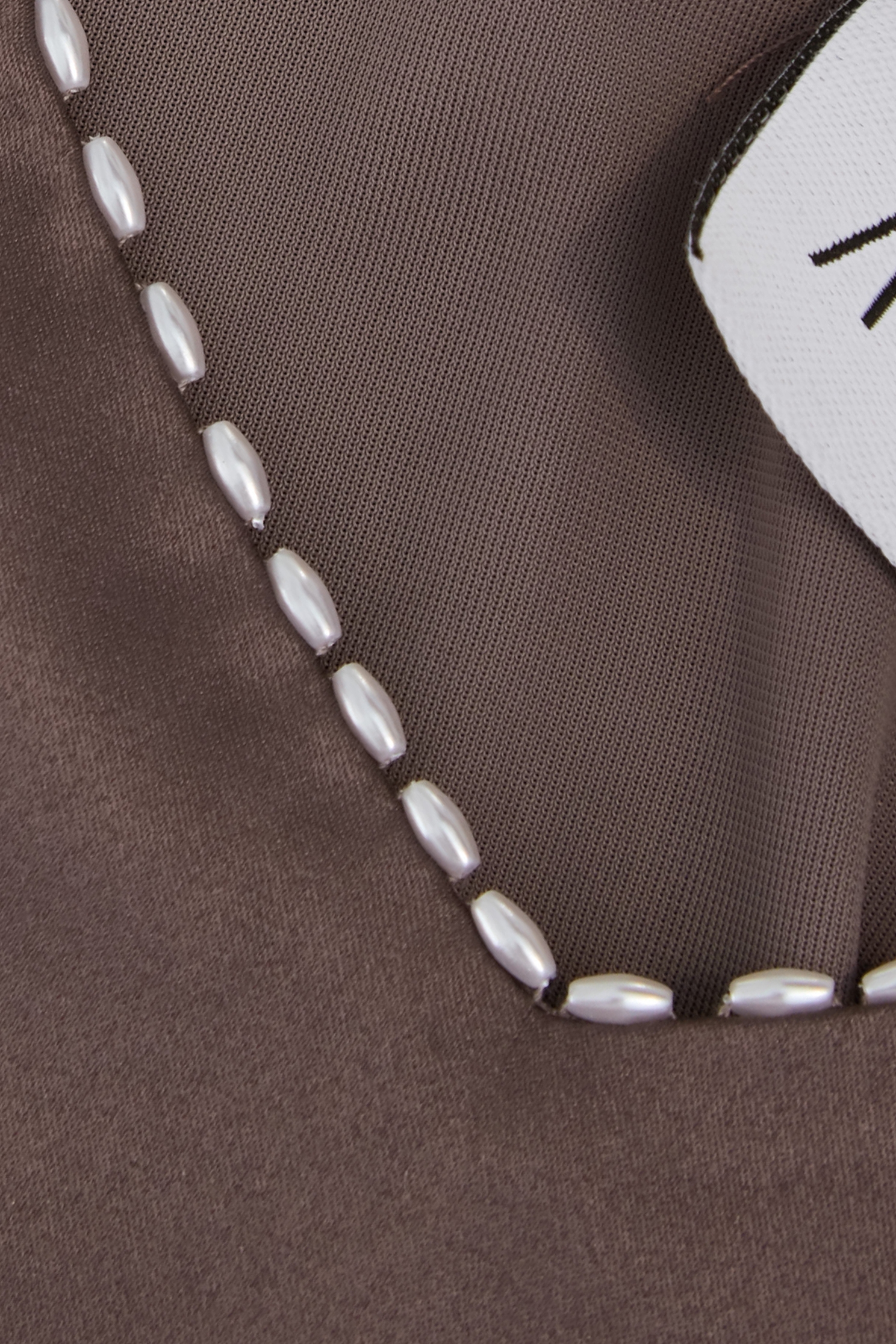 帶銀色光澤感背心帶銀色光澤感背心,V領背心,內搭上衣,秋冬穿搭,約會特輯,背心,輕奢度假,輕奢渡假