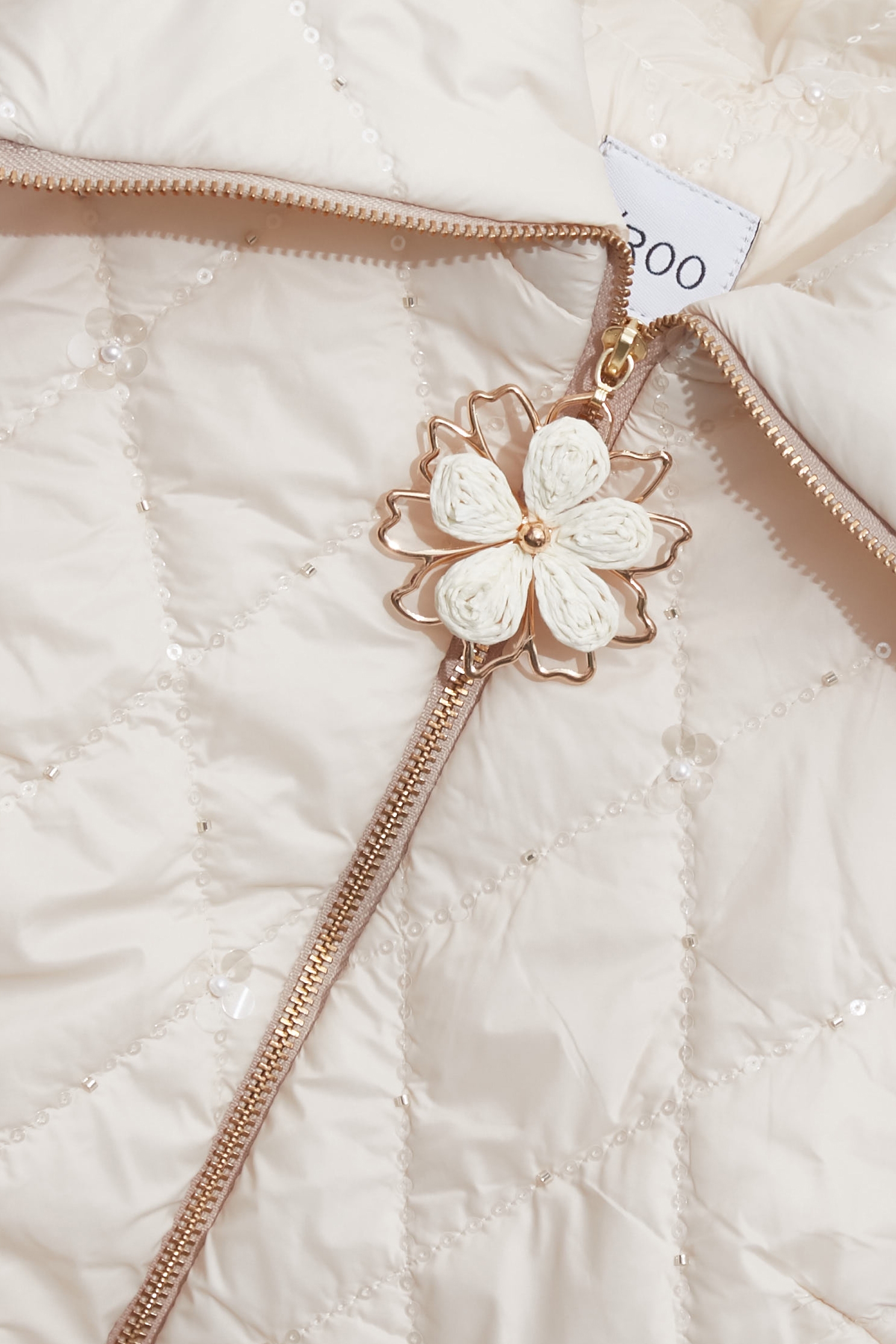 自帶光澤鋪棉背心自帶光澤鋪棉背心,一般背心,一般背心馬甲,外套,時髦成套搭配,格紋,無袖背心,秋冬穿搭,約會特輯,背心,腰帶