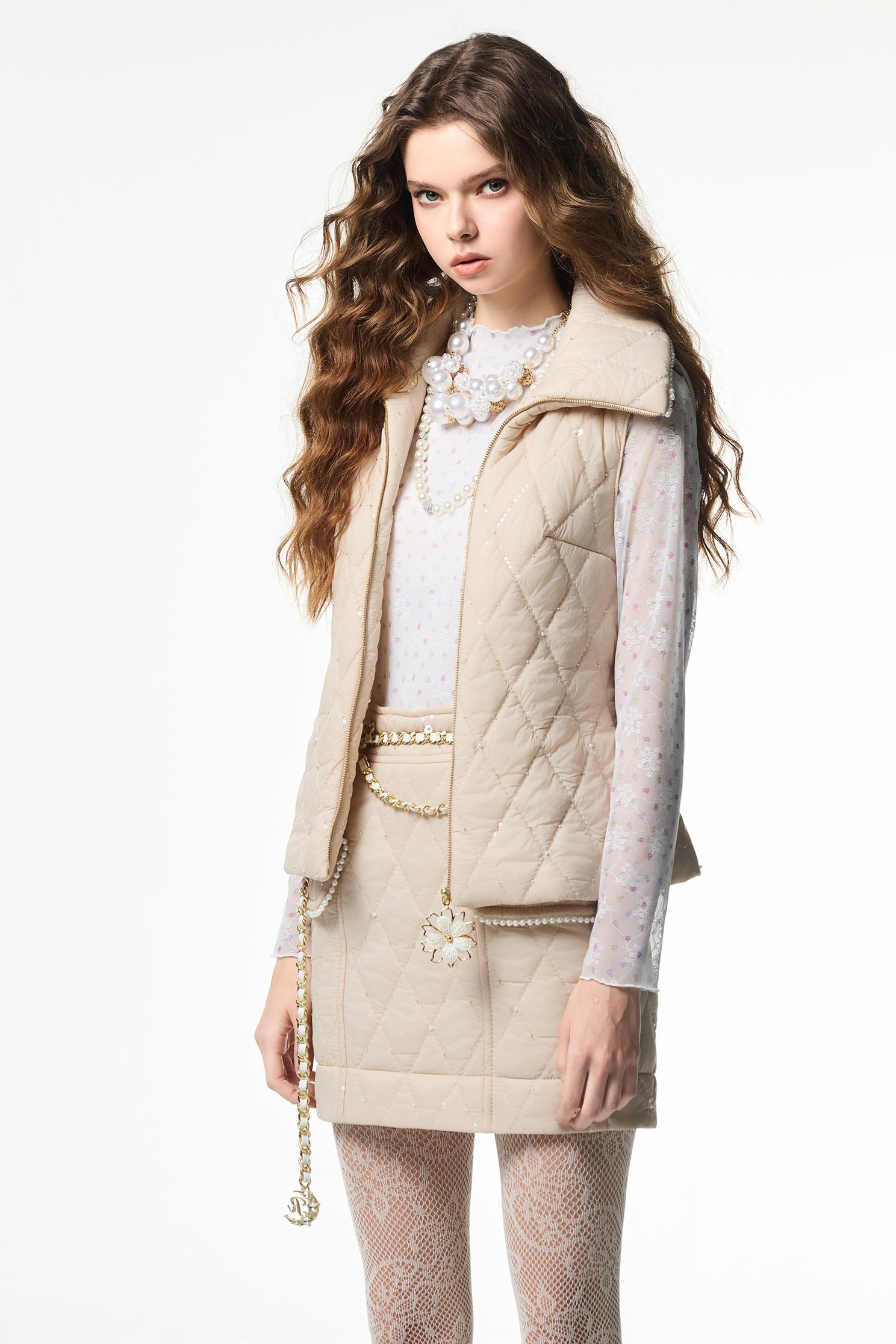 自帶光澤鋪棉背心自帶光澤鋪棉背心,一般背心,一般背心馬甲,外套,時髦成套搭配,格紋,無袖背心,秋冬穿搭,約會特輯,背心,腰帶