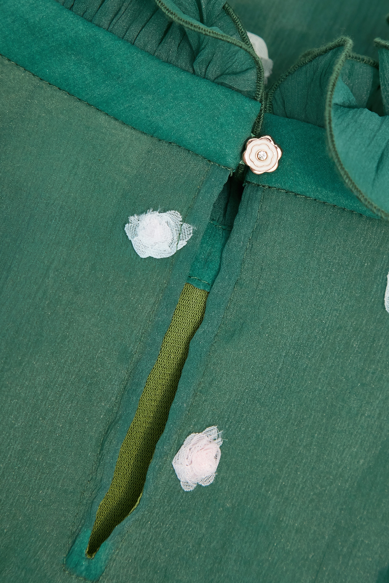 翡翠綠刺繡小花上衣翡翠綠刺繡小花上衣,一般背心,一般背心馬甲,上班OL穿搭,上衣,刺繡,小香風,秋冬穿搭,約會特輯,背心,花花世界,荷葉