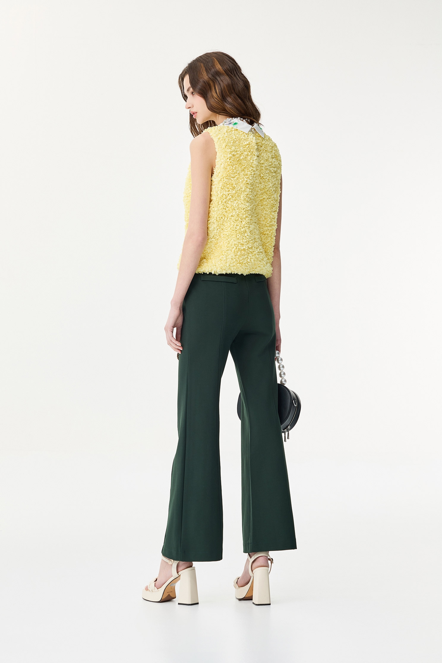 金菊亮黃色雷射花上衣金菊亮黃色雷射花上衣,一般背心,一般背心馬甲,上衣,春夏穿搭,背心,花花世界