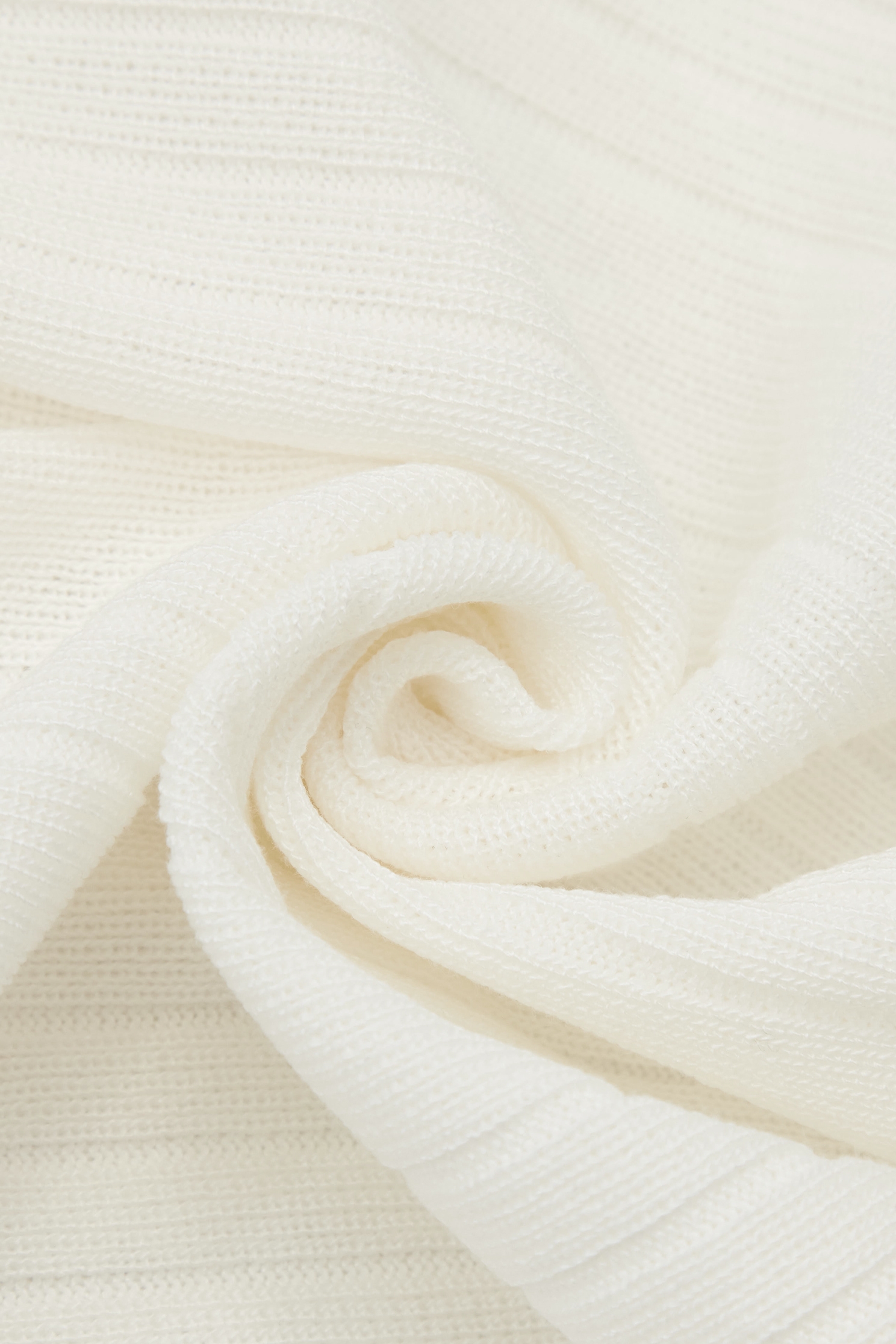 綴蝴蝶結針織背心綴蝴蝶結針織背心,一般背心,一般背心馬甲,上衣,春夏穿搭,無袖背心,白色背心,背心,蝴蝶結,透膚上衣,針織,針織上衣,針織背心