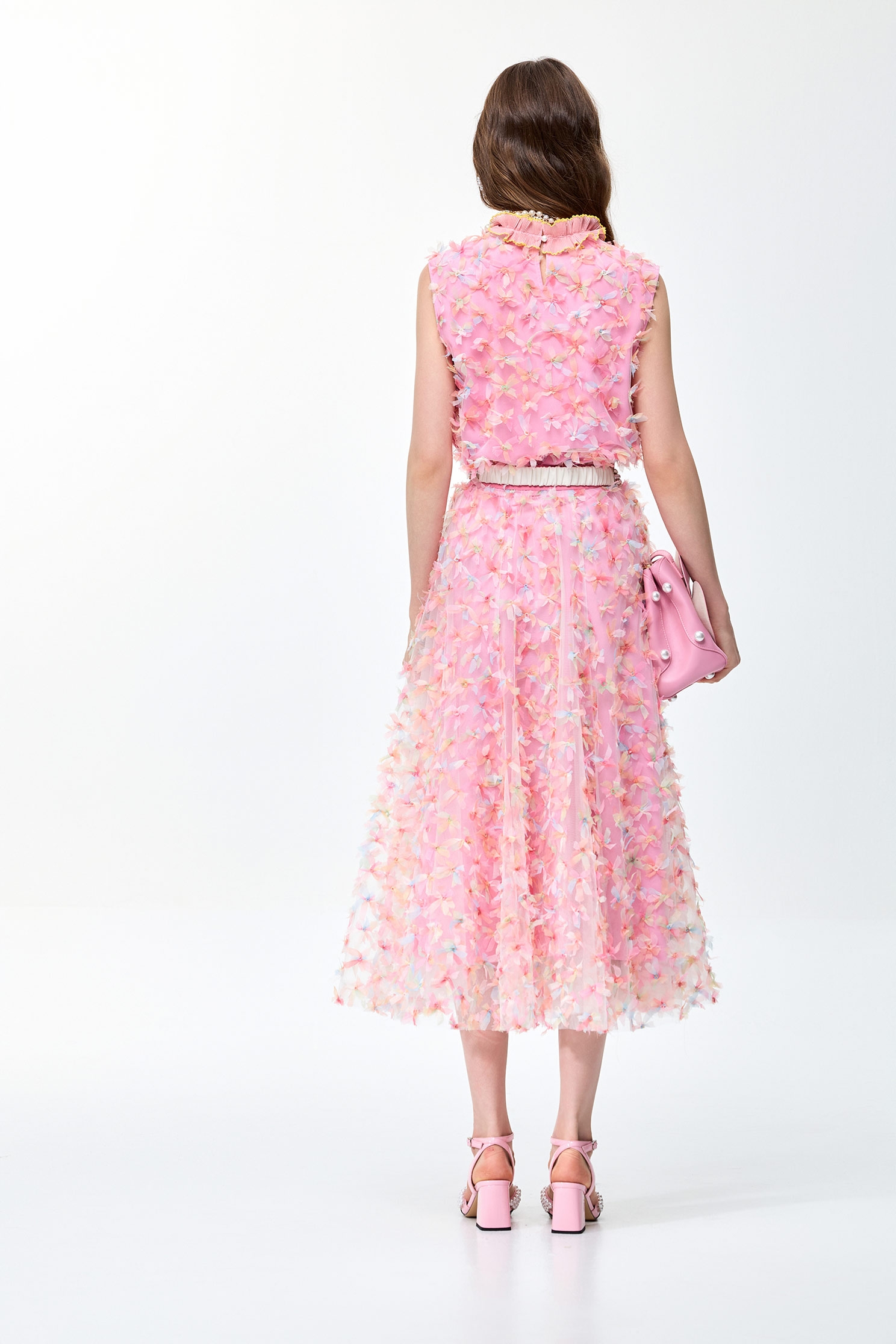 五彩結飾網紗上衣五彩結飾網紗上衣,一般背心,一般背心馬甲,上衣,春夏穿搭,時髦成套搭配,網紗,背心,花花世界,荷葉