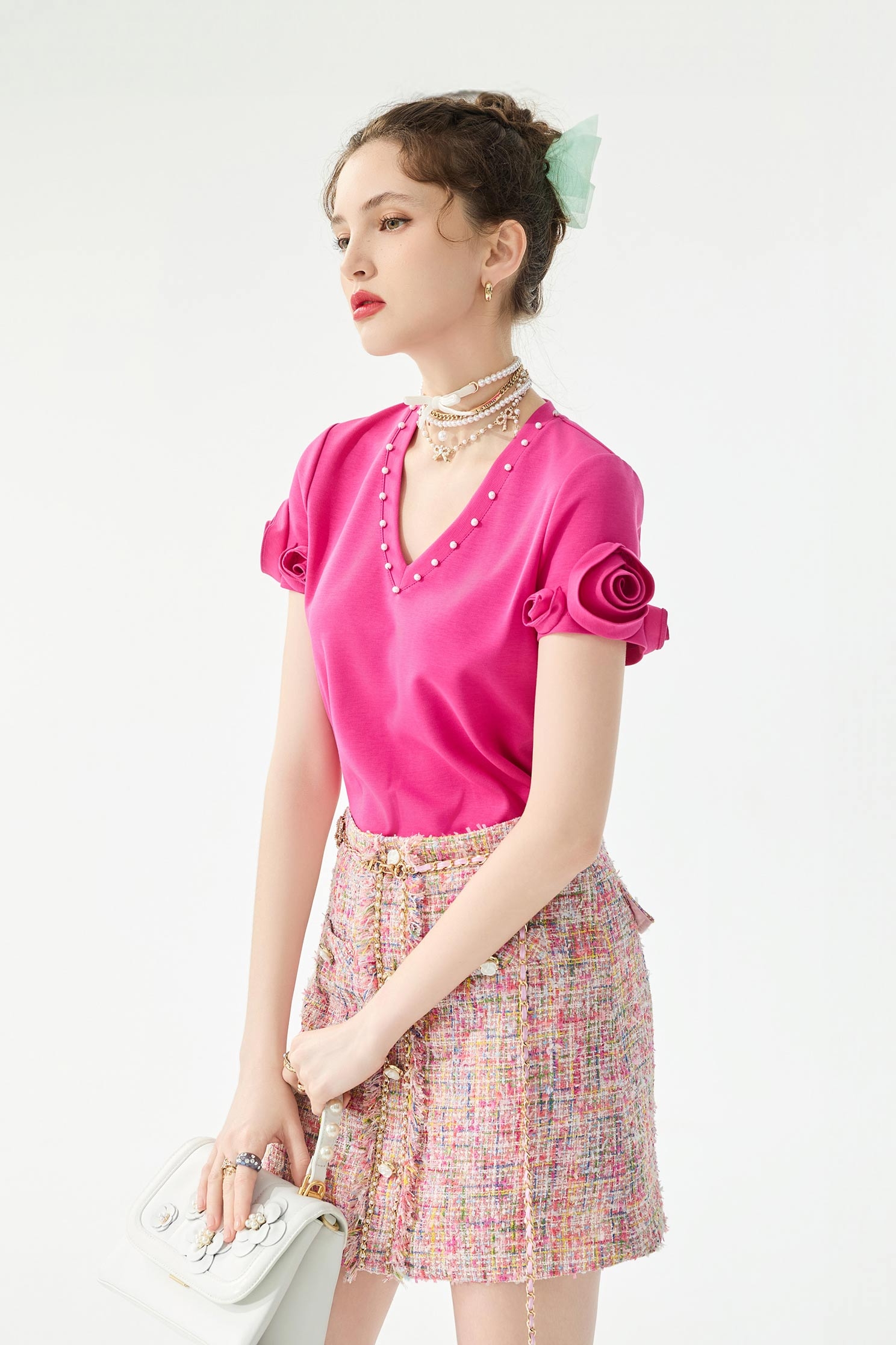 電光紫粉色花朵袖Ｔ恤上衣電光紫粉色花朵袖Ｔ恤上衣,T恤,V領上衣,上衣,春夏穿搭,珍珠,約會特輯,花花世界