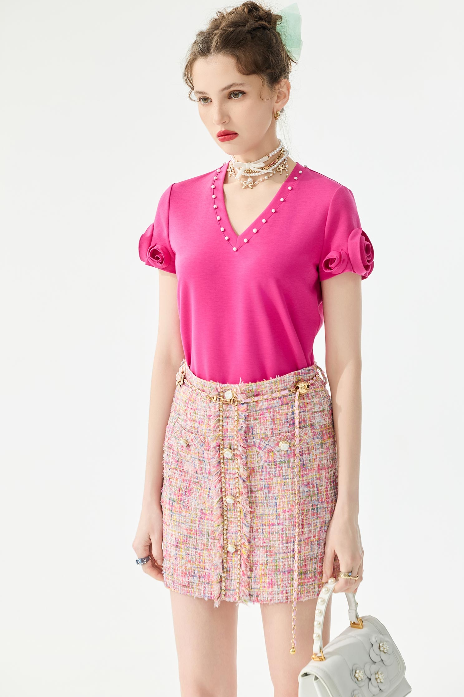 電光紫粉色花朵袖Ｔ恤上衣電光紫粉色花朵袖Ｔ恤上衣,T恤,V領上衣,上衣,春夏穿搭,珍珠,約會特輯,花花世界