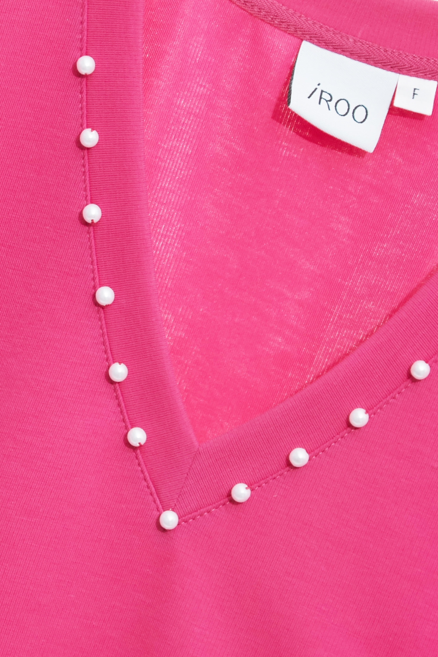 電光紫粉色花朵袖Ｔ恤上衣電光紫粉色花朵袖Ｔ恤上衣,T恤,V領上衣,上衣,春夏穿搭,珍珠,約會特輯,花花世界