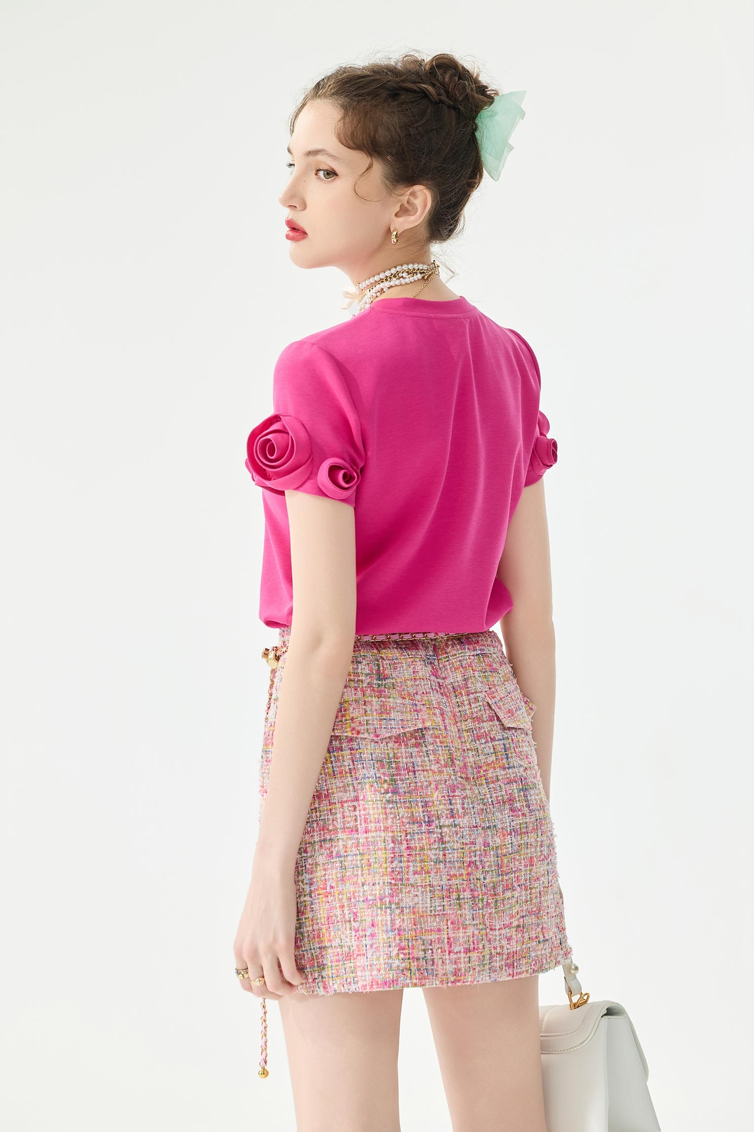 電光紫粉色花朵袖Ｔ恤上衣電光紫粉色花朵袖Ｔ恤上衣,T恤,V領上衣,上衣,春夏穿搭,珍珠,約會特輯,花花世界